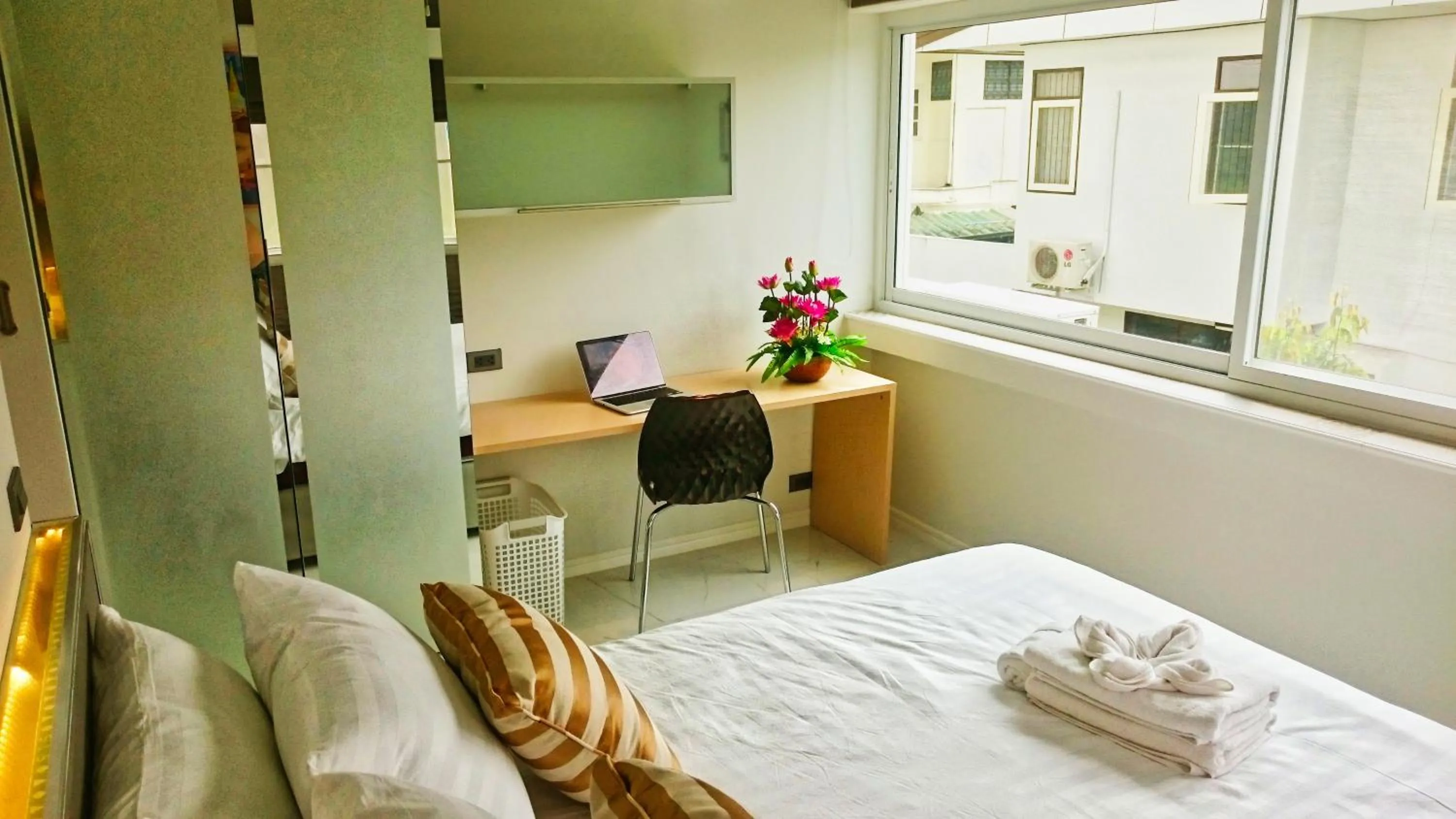 Seating area, Bed in Viengping Mansion