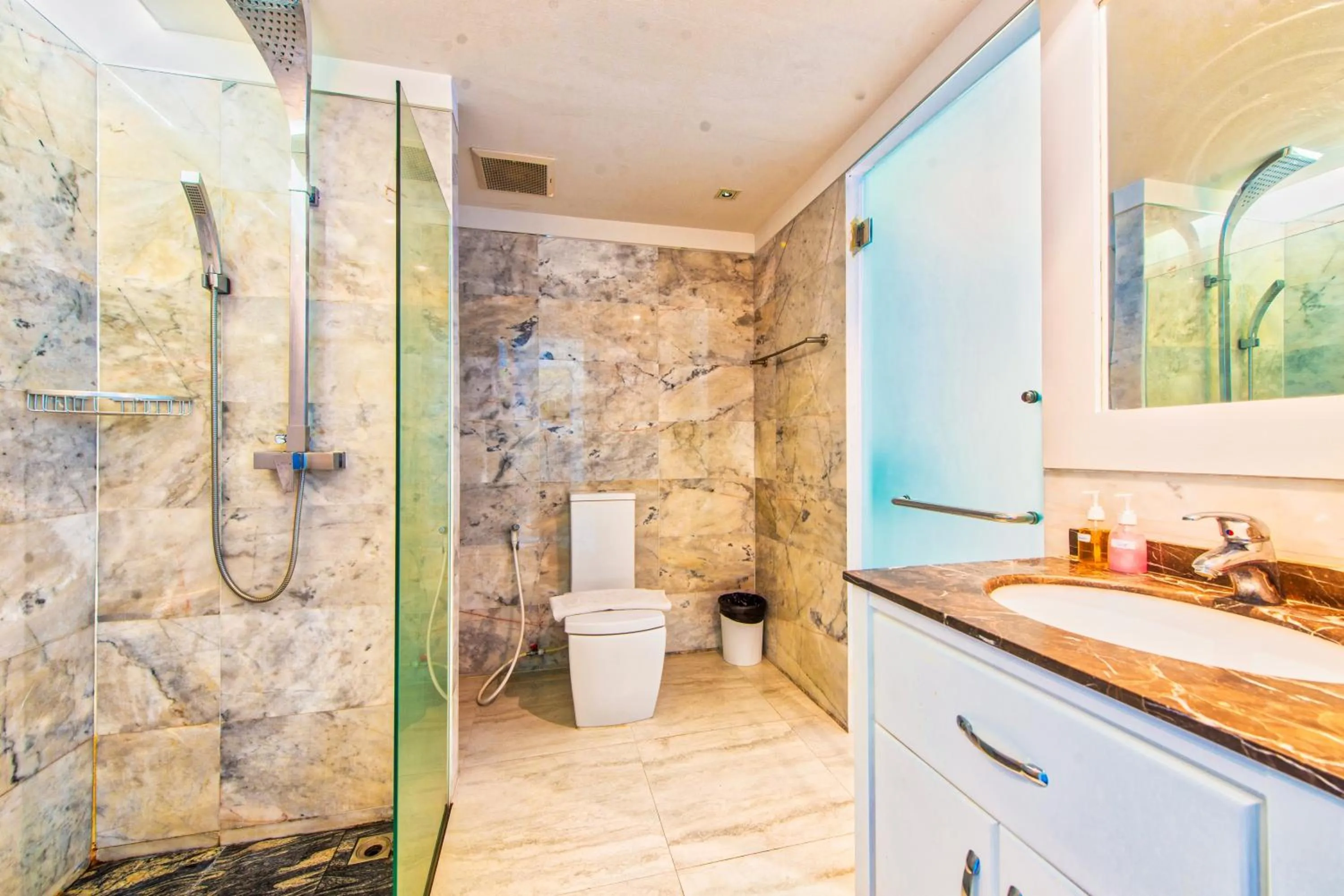 Shower in Viengping Mansion