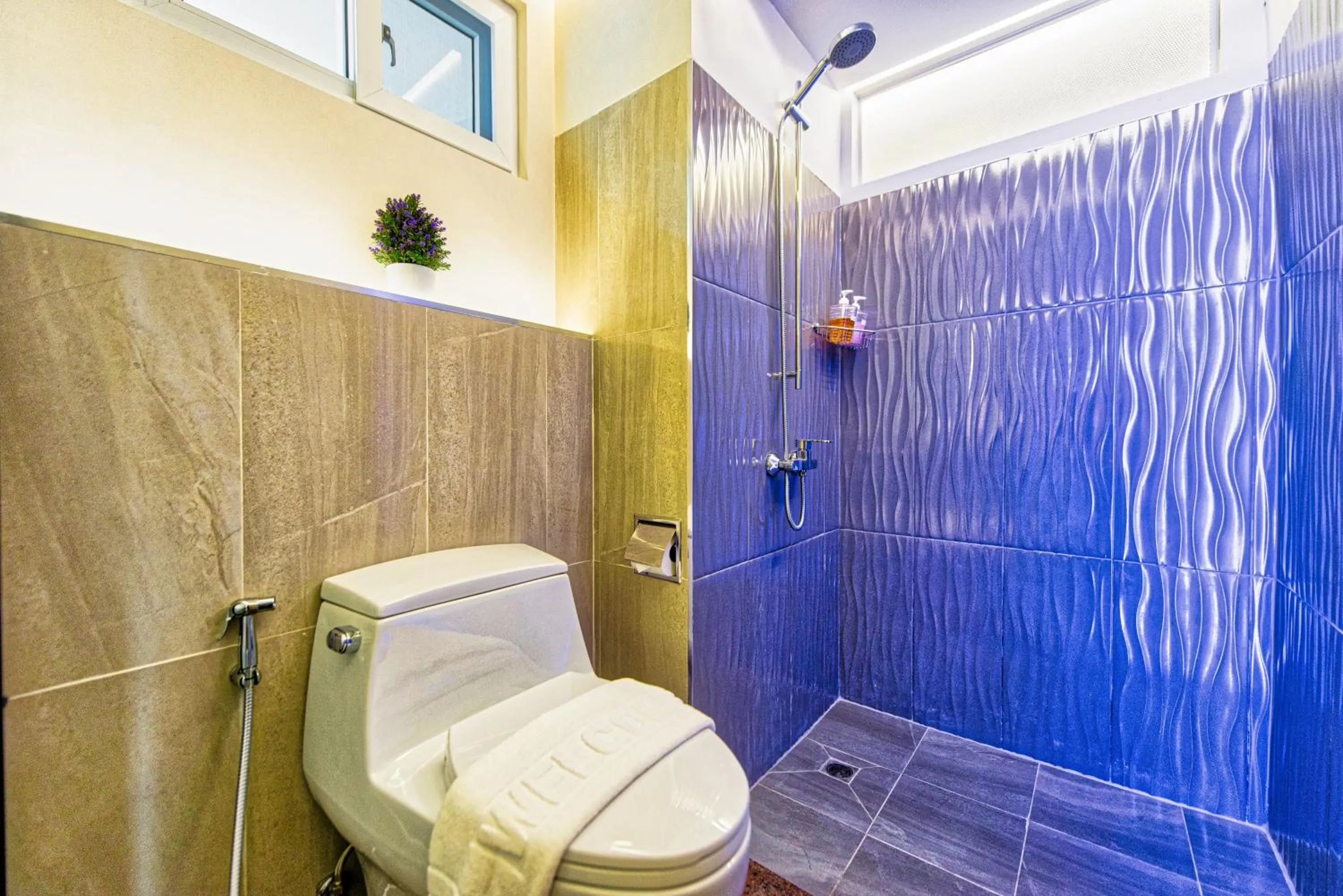 Shower in Viengping Mansion