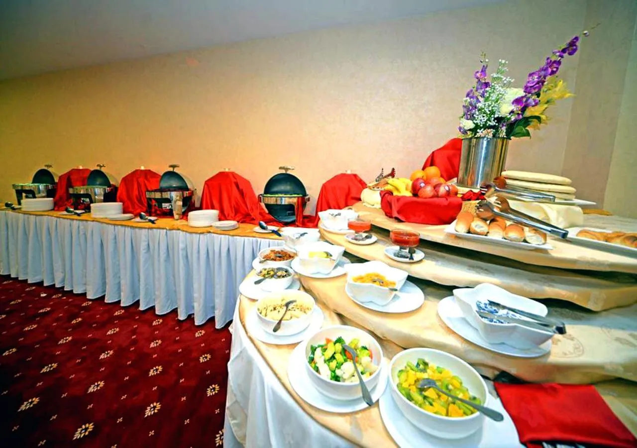 Restaurant/places to eat in Alain Hotel Ajman