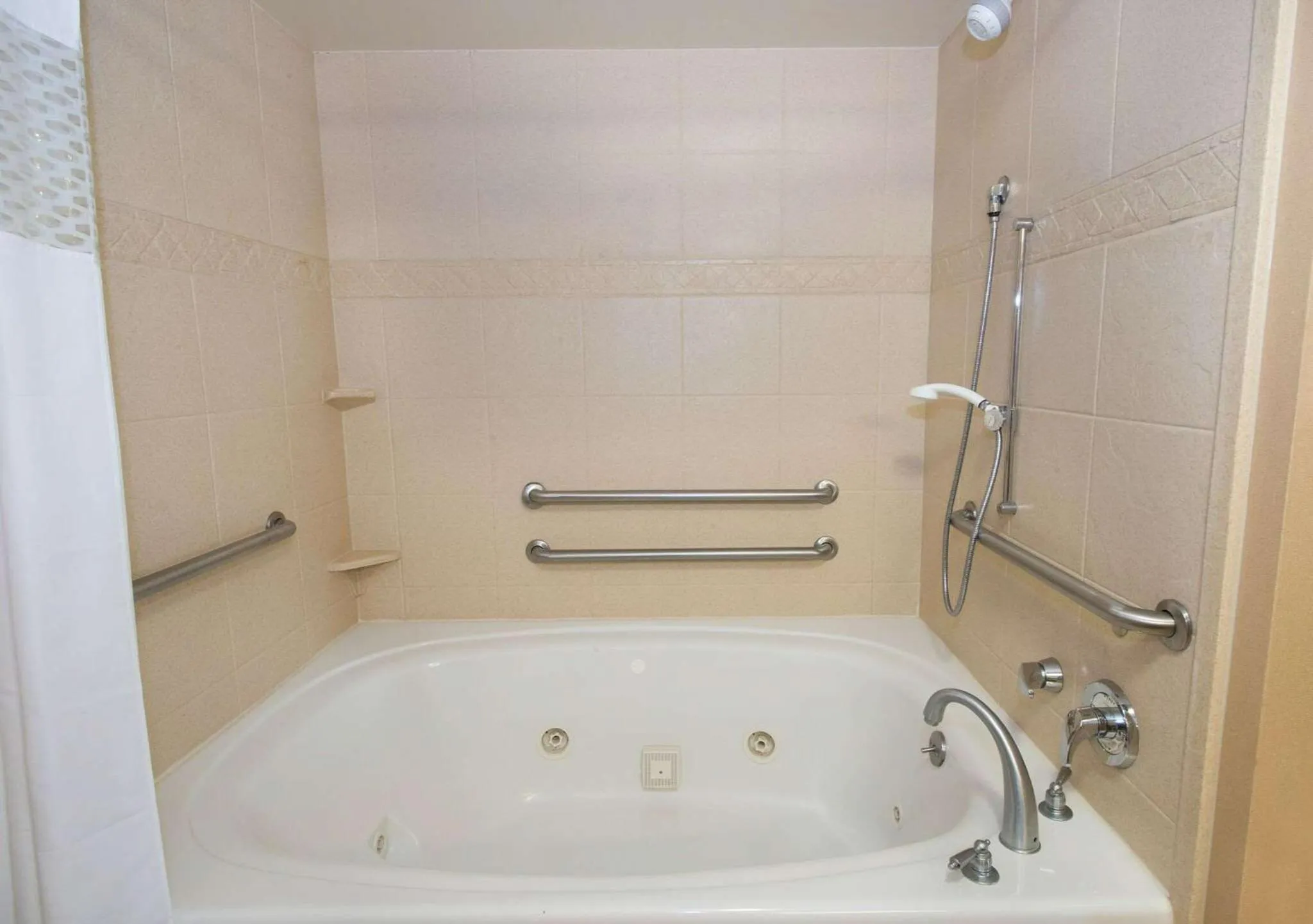 Bathroom in Hampton Inn & Suites Scottsboro