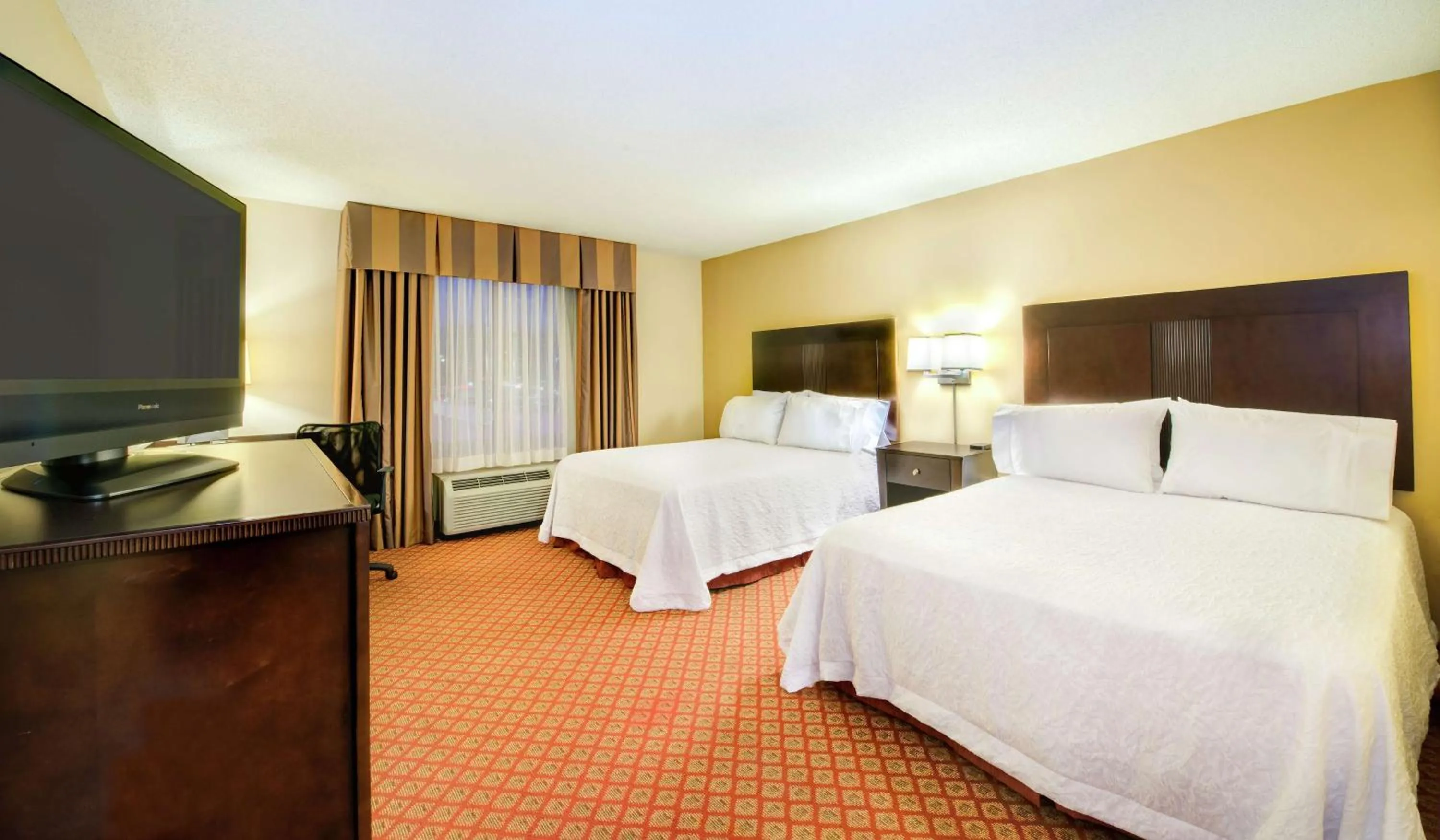 Bedroom, Bed in Hampton Inn & Suites Scottsboro