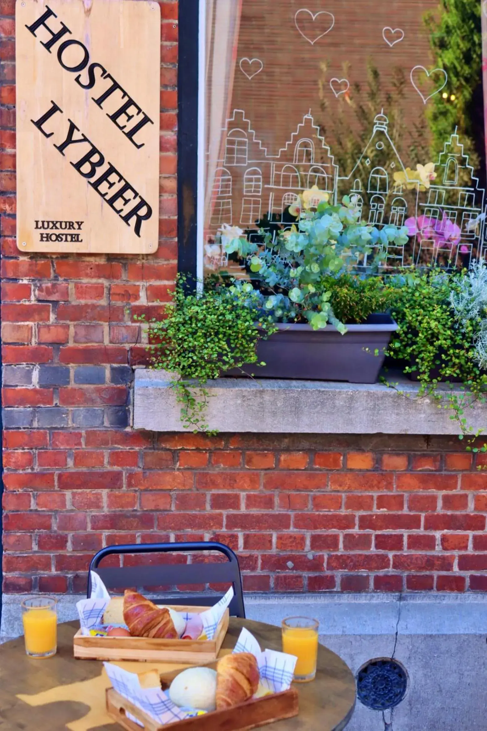 Bed in 4-Bed Mixed Dormitory Room in Hostel Lybeer Bruges Bed in 4-Bed Mixed Dormitory Room in Hostel Lybeer Bruges