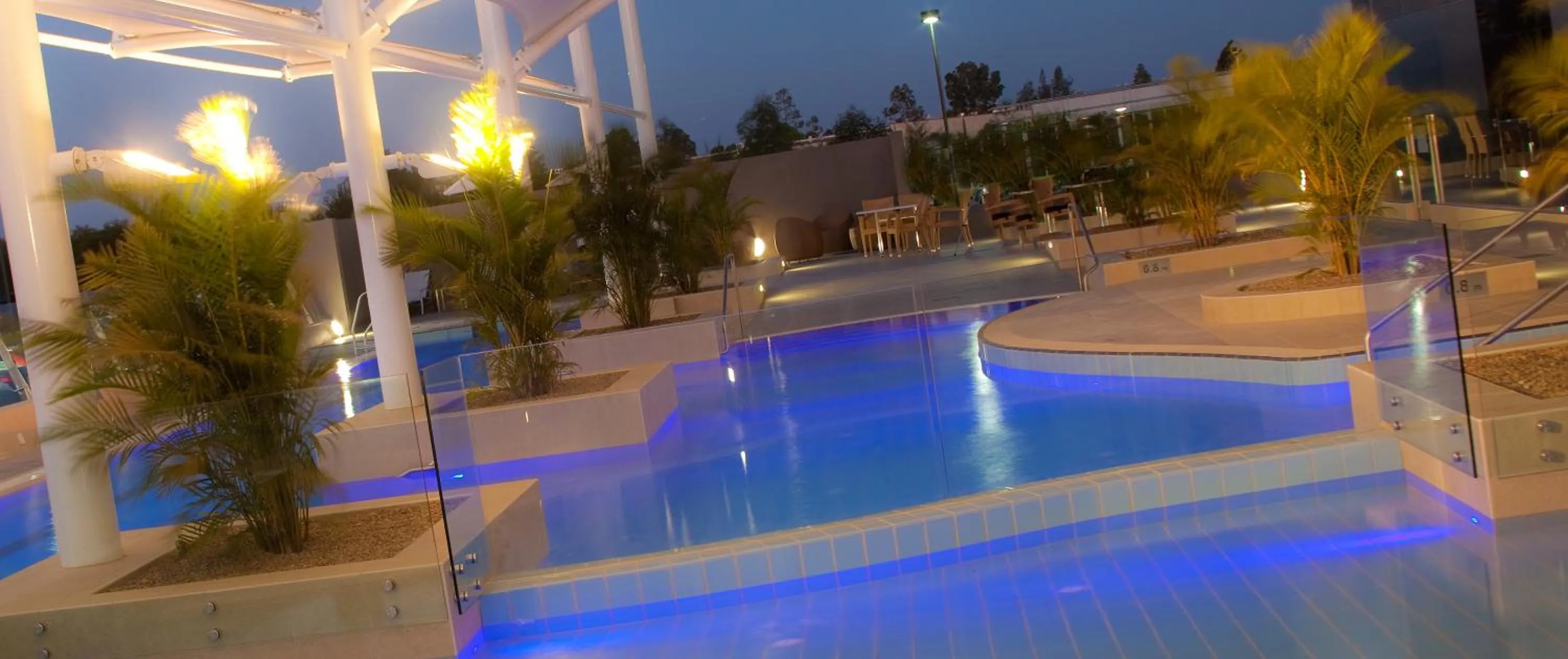 Swimming pool in Mercure Sydney Liverpool