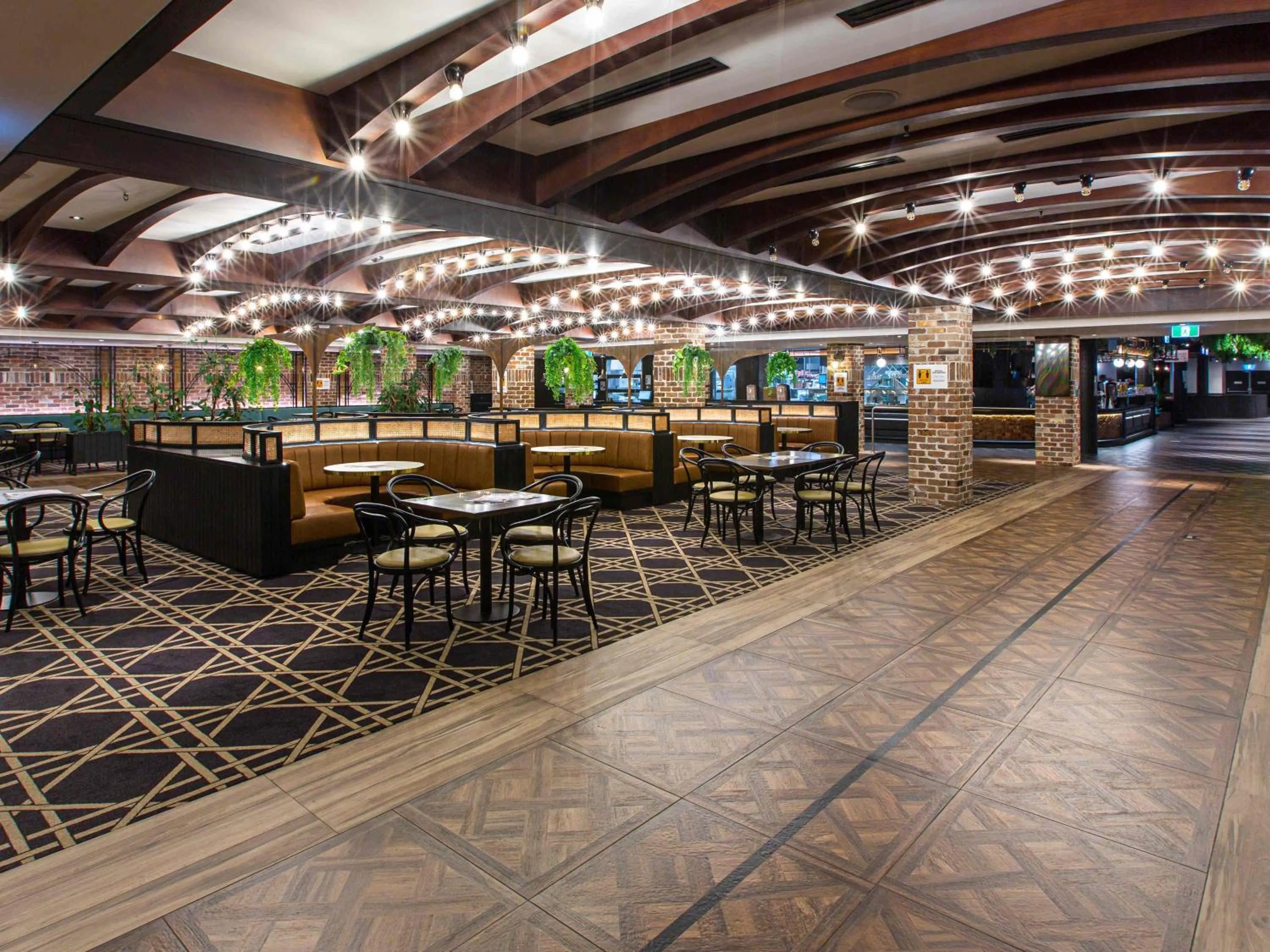 Restaurant/places to eat in Mercure Sydney Liverpool