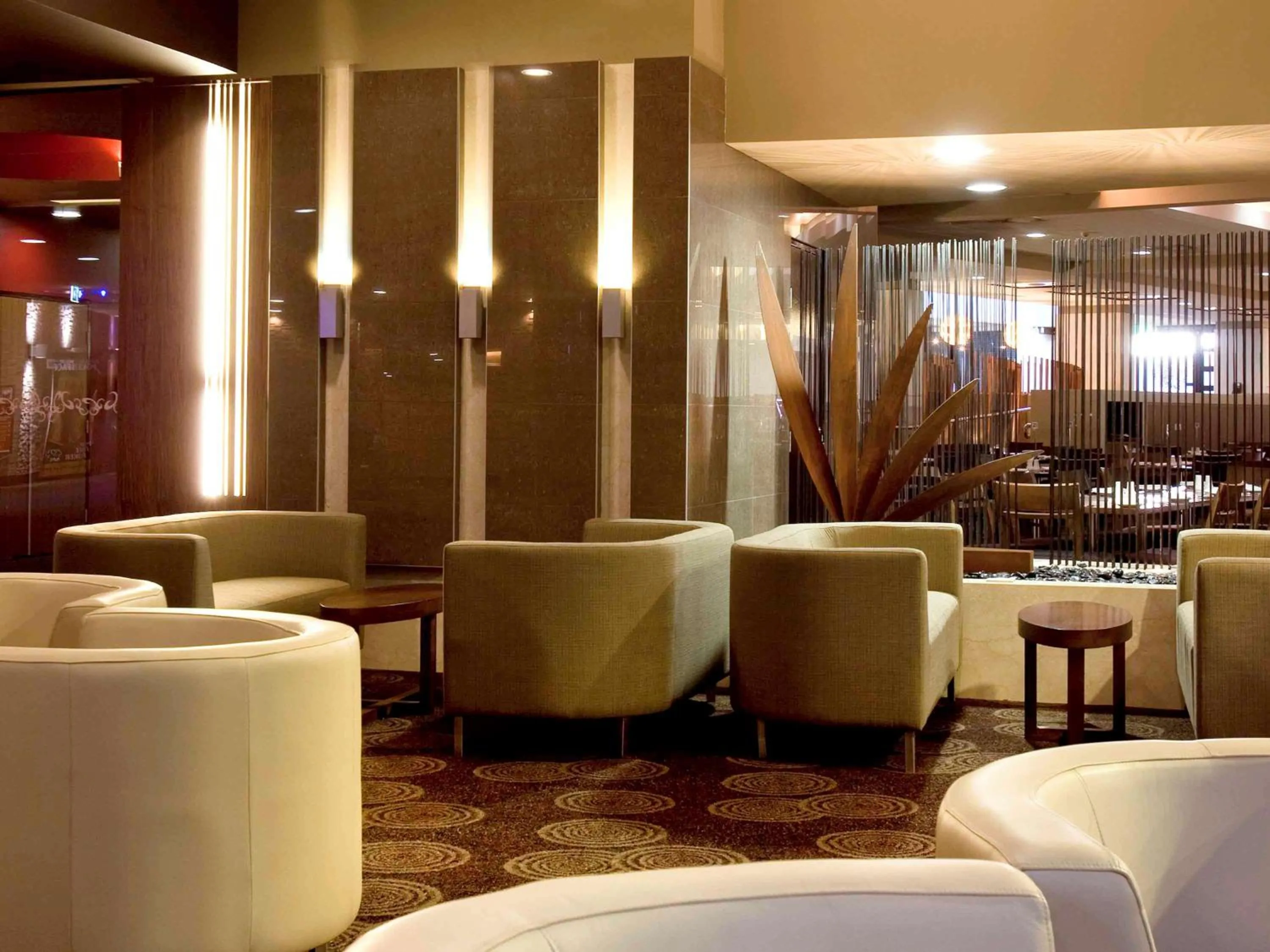 Lounge or bar in Mercure Sydney Liverpool