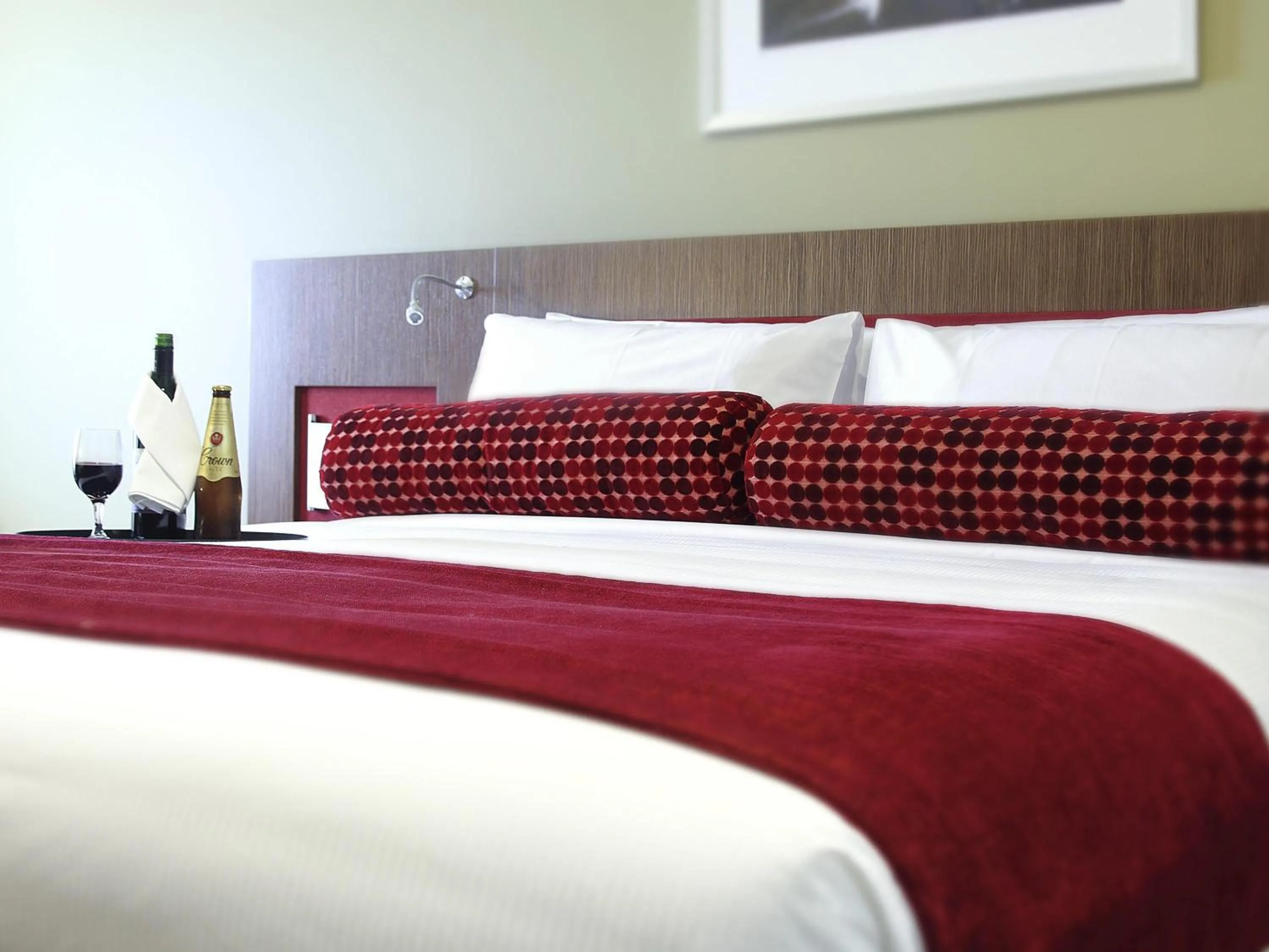 Bedroom, Bed in Mercure Sydney Liverpool