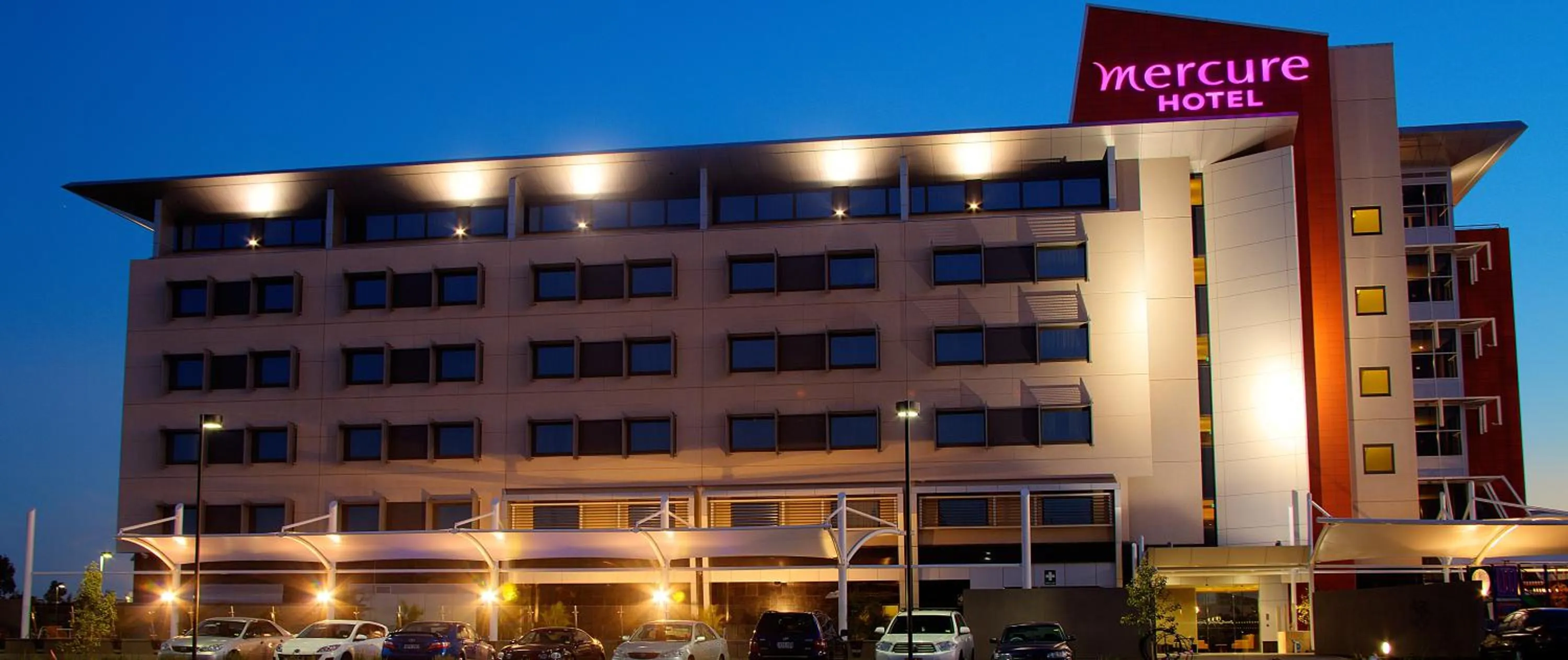 Facade/entrance in Mercure Sydney Liverpool