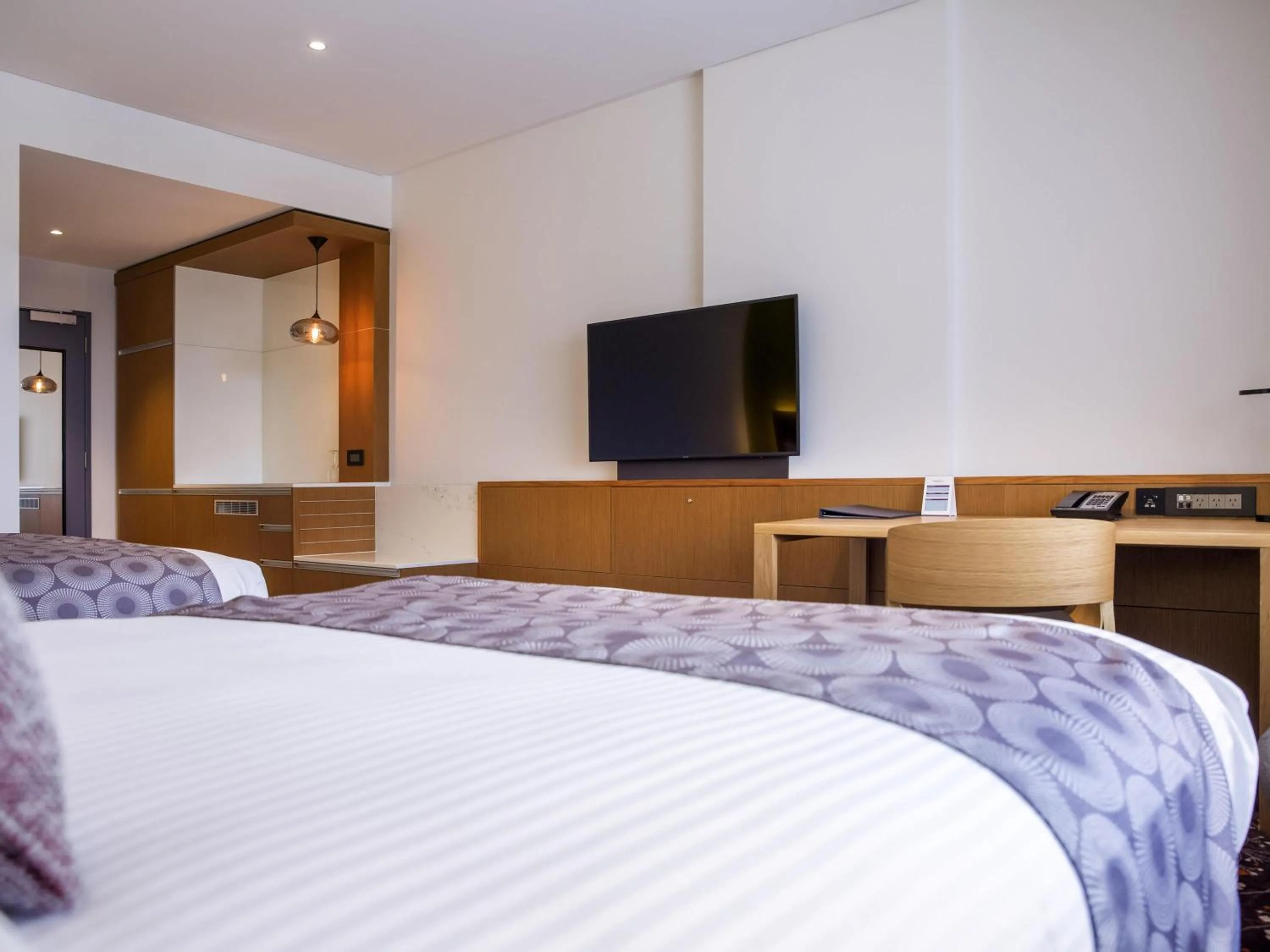 Bedroom, Bed in Mercure Sydney Liverpool