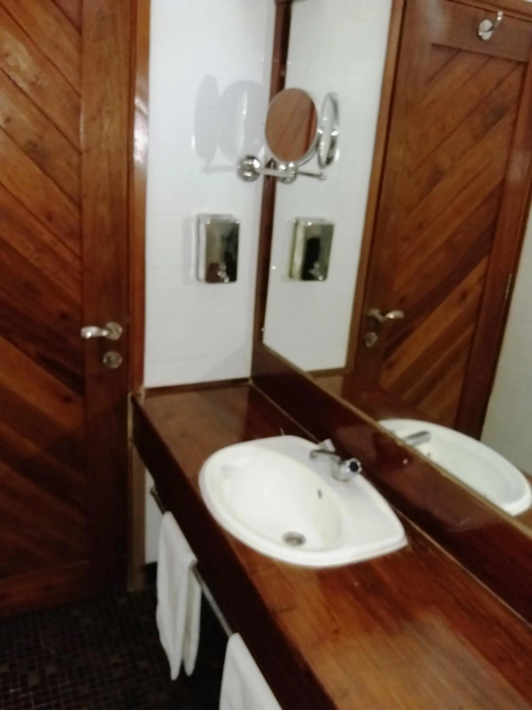 Bathroom in Seronera Wildlife Lodge