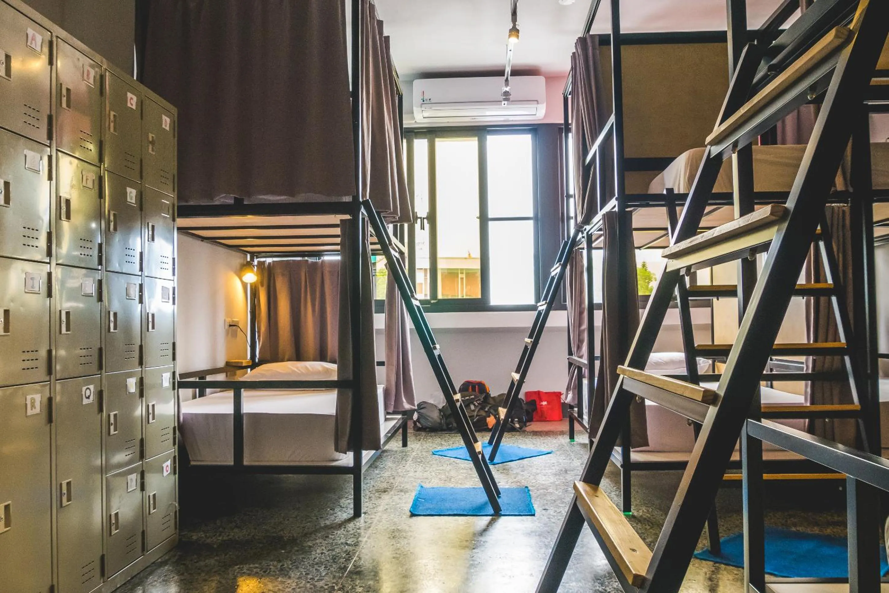 Photo of the whole room, Bed in World Inn 窩二樓小客棧民宿