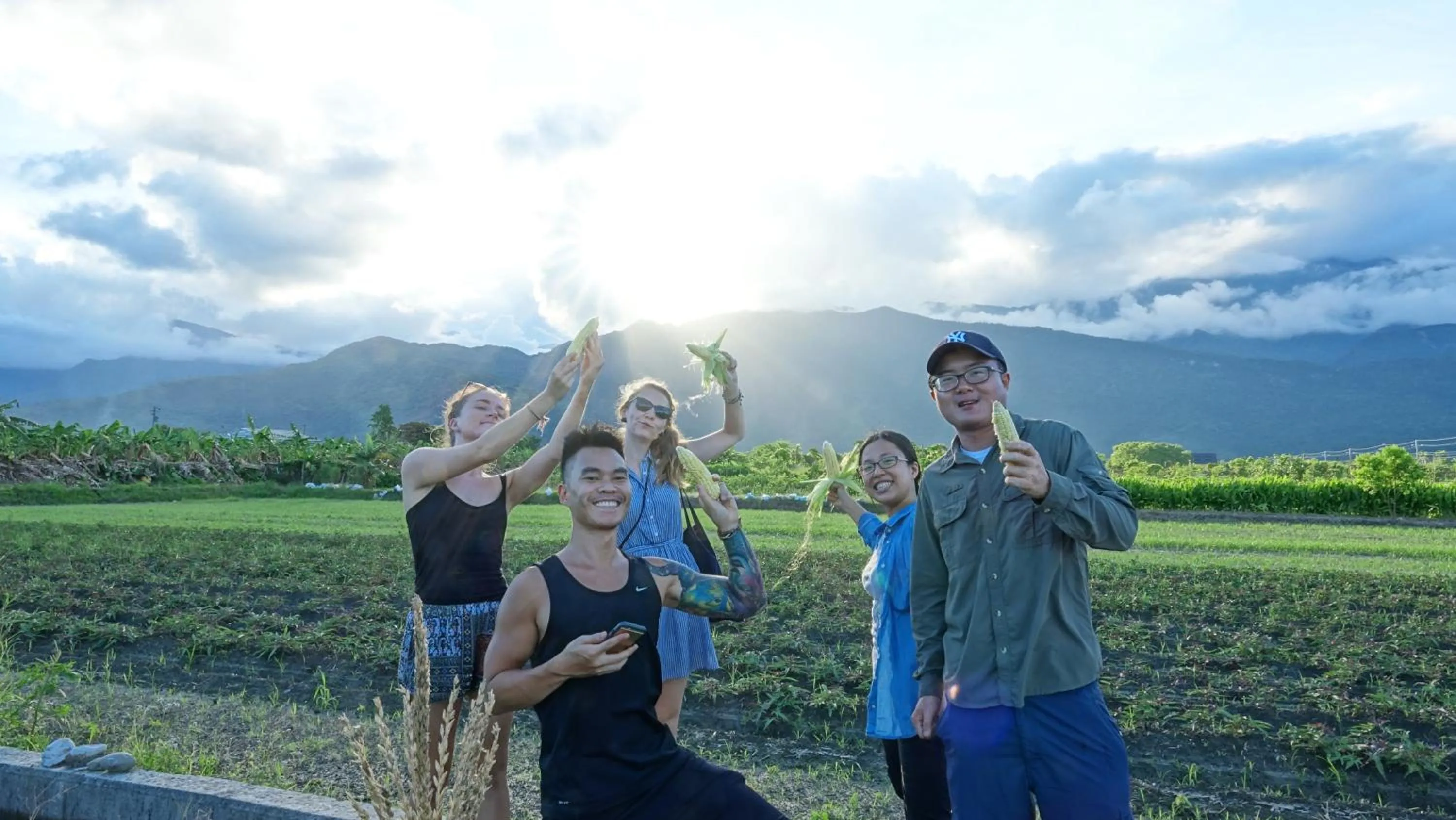 Staff in World Inn 窩二樓小客棧民宿