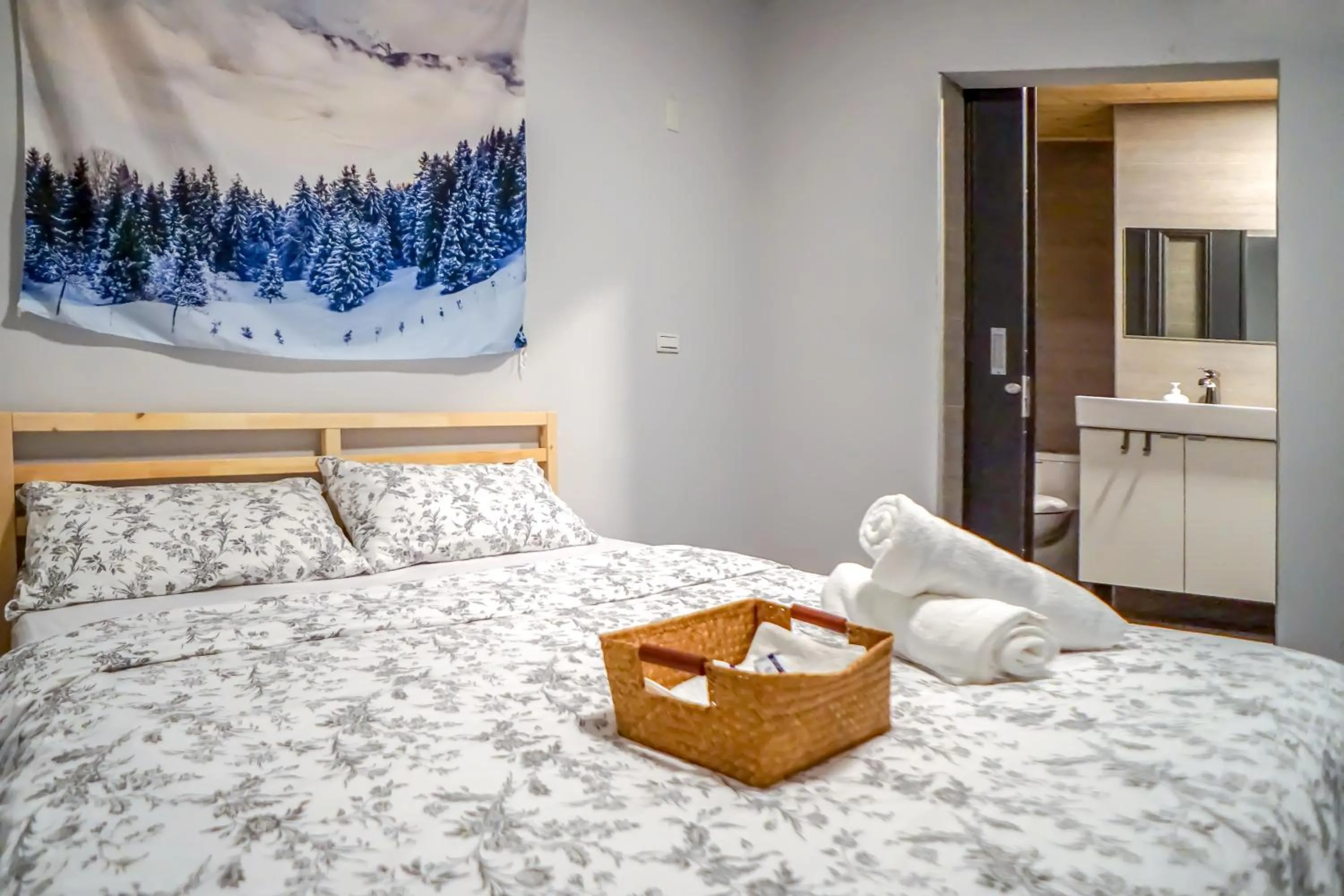 Bedroom, Bed in World Inn 窩二樓小客棧民宿