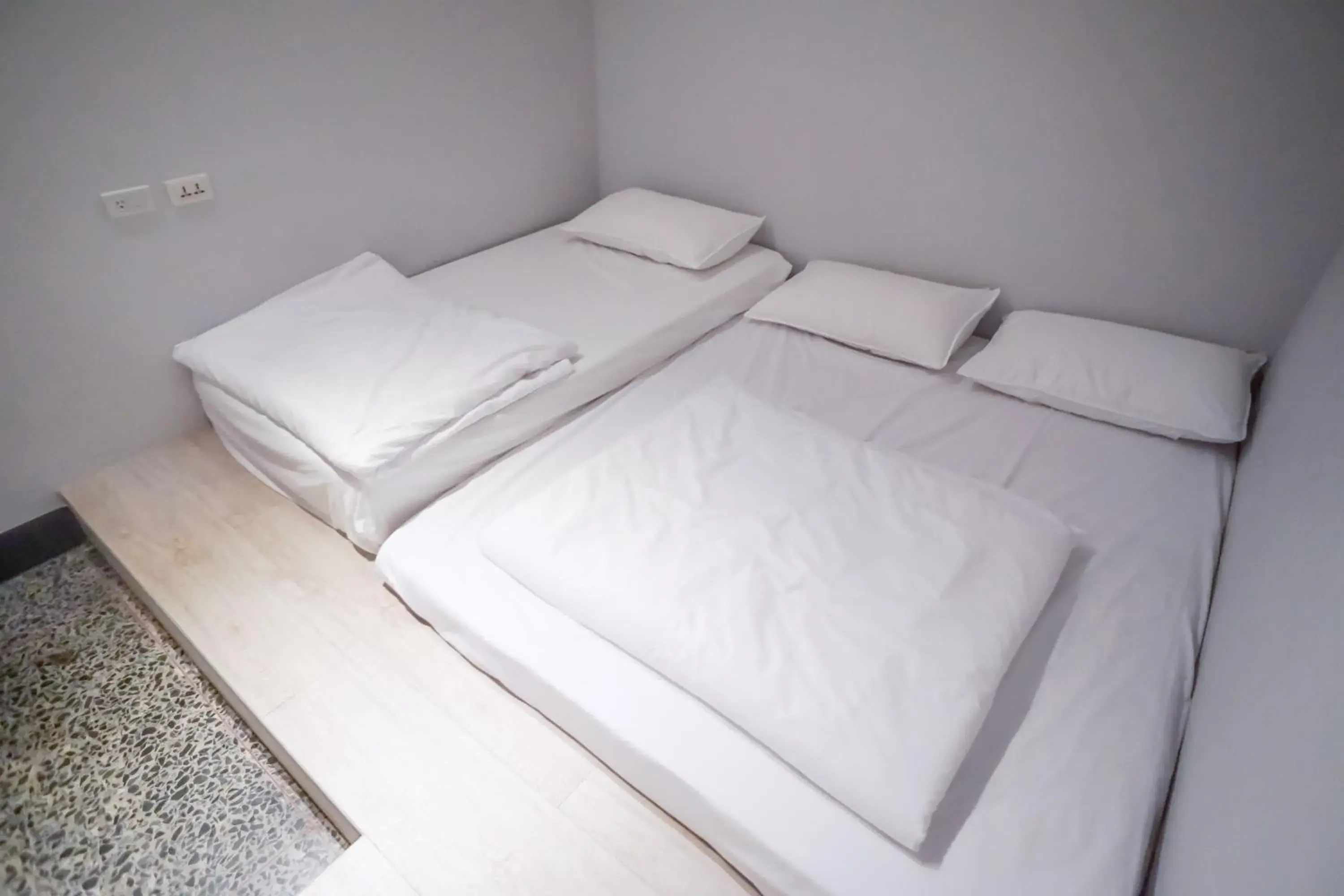 Standard Twin Room with Shared Bathroom in World Inn 窩二樓小客棧民宿 Standard Twin Room with Shared Bathroom in World Inn 窩二樓小客棧民宿