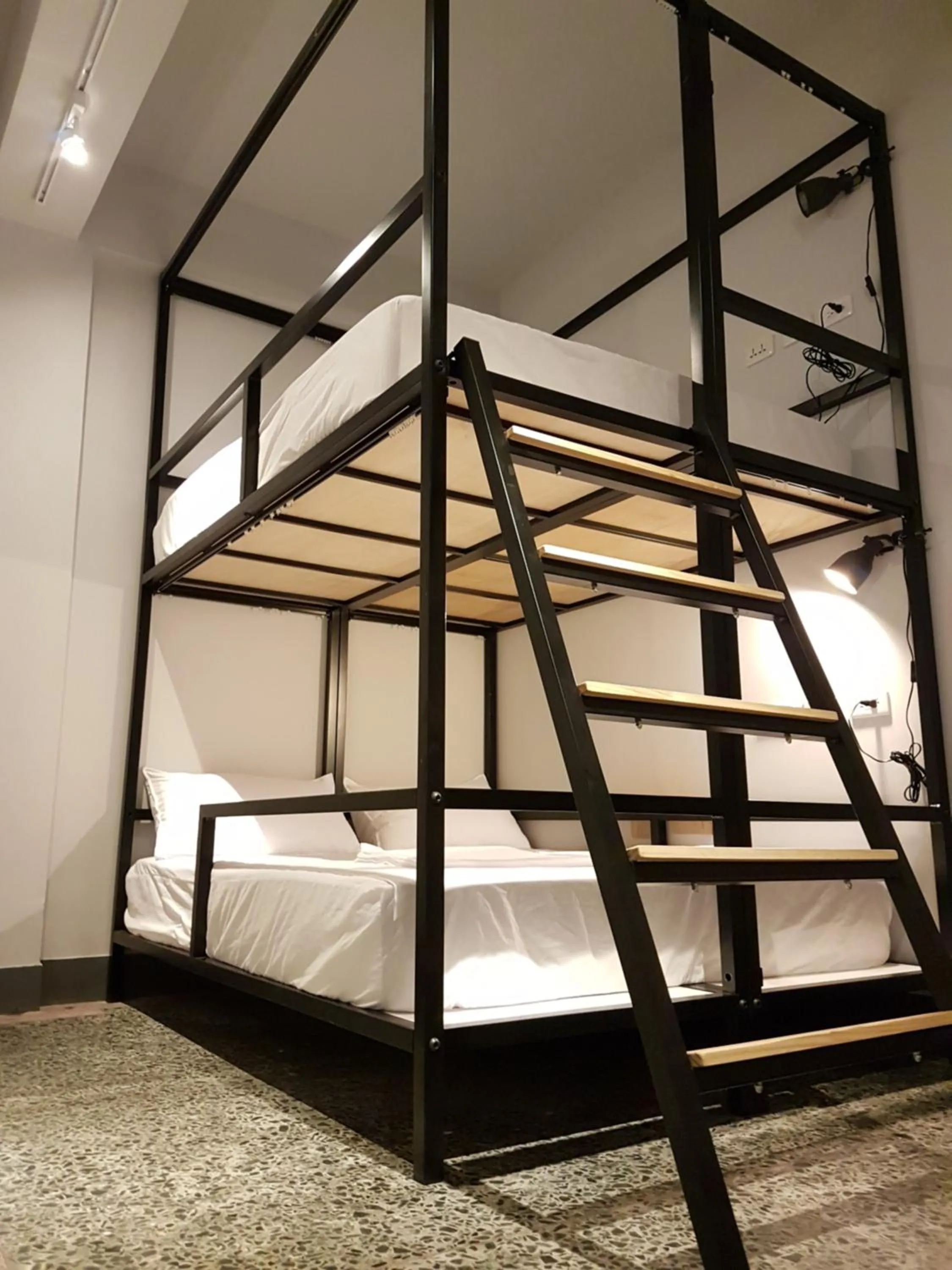 bunk bed, Bed in World Inn 窩二樓小客棧民宿