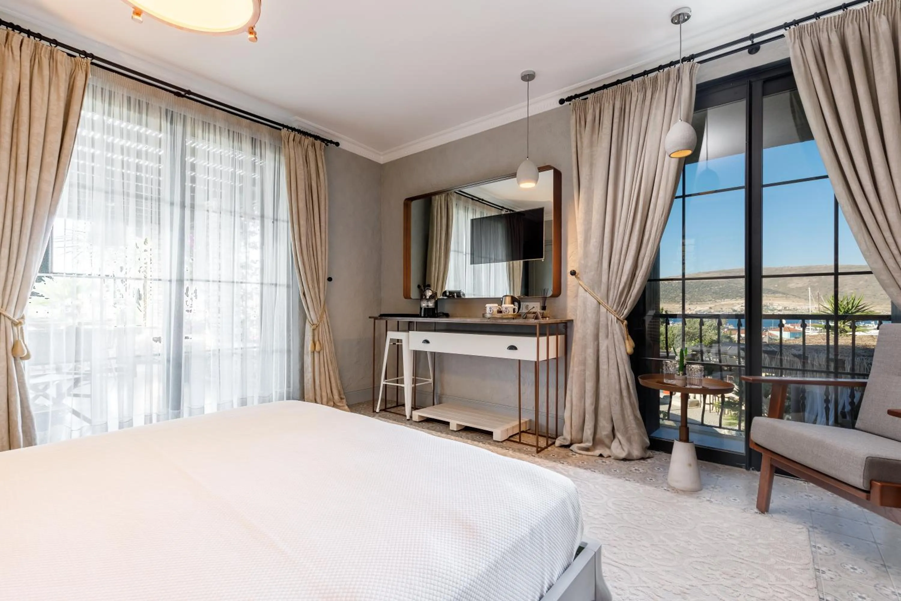 Bed in Alacatı Port Ladera Hotel - Adult Only