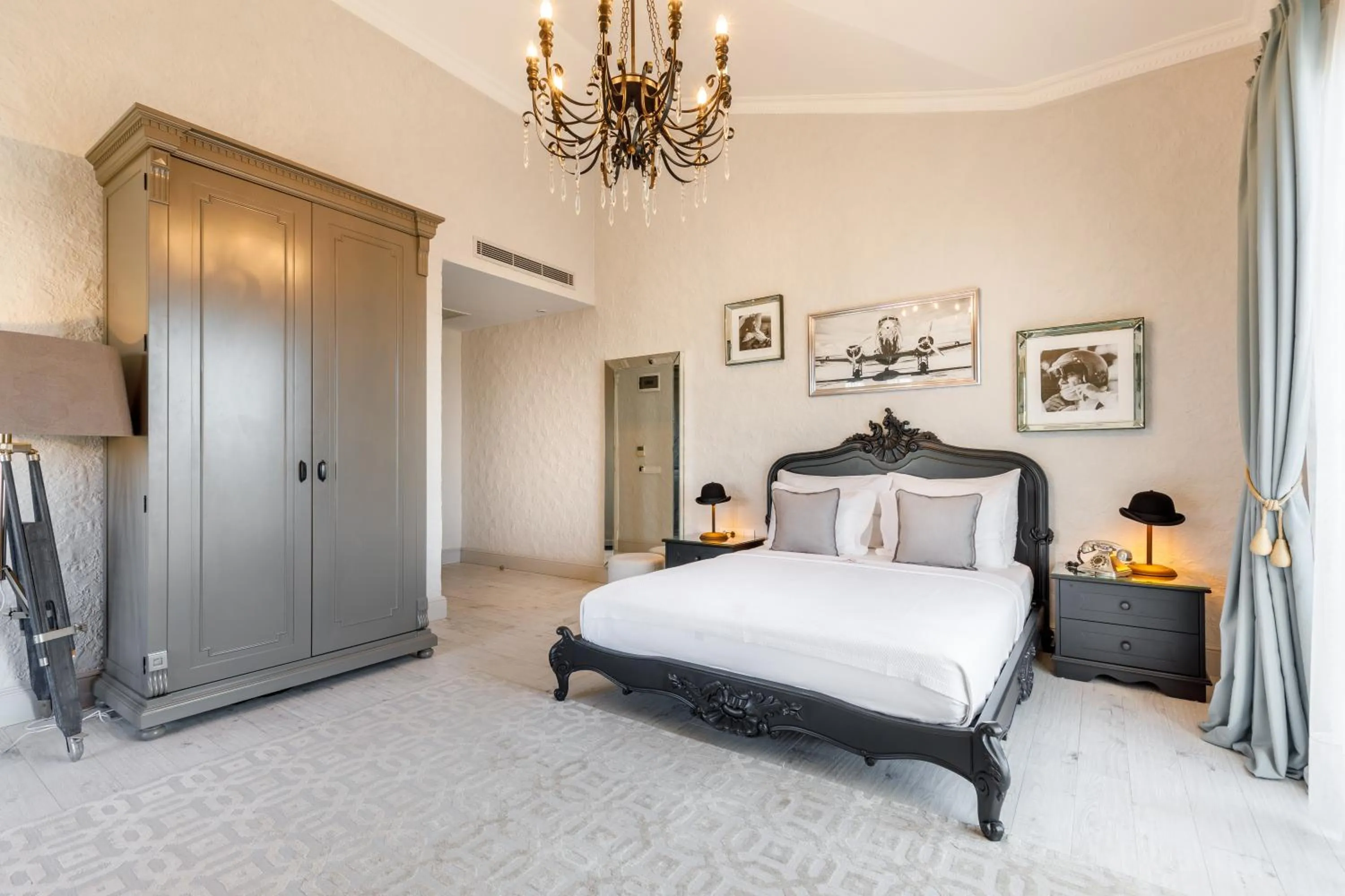 Bed in Alacatı Port Ladera Hotel - Adult Only