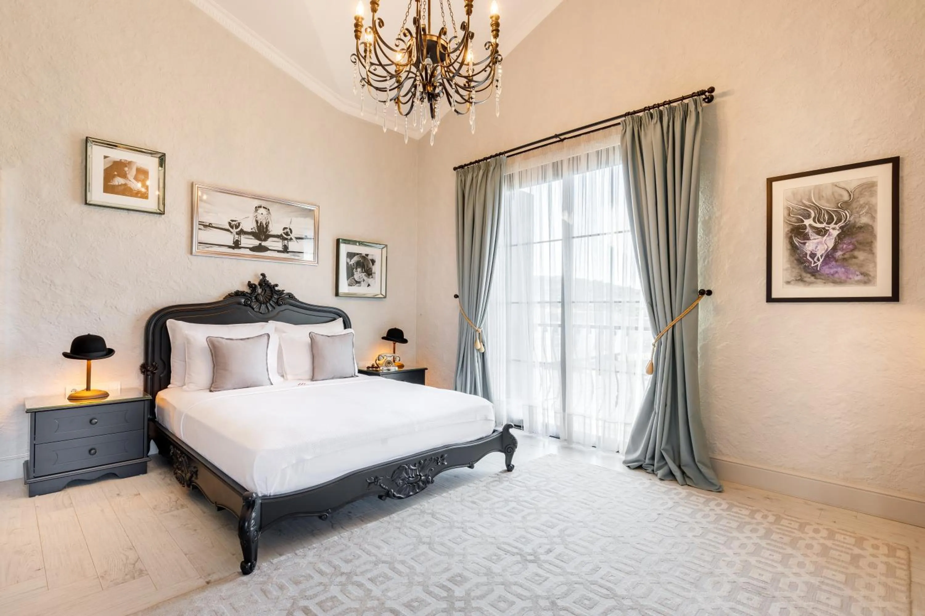 Bed in Alacatı Port Ladera Hotel - Adult Only