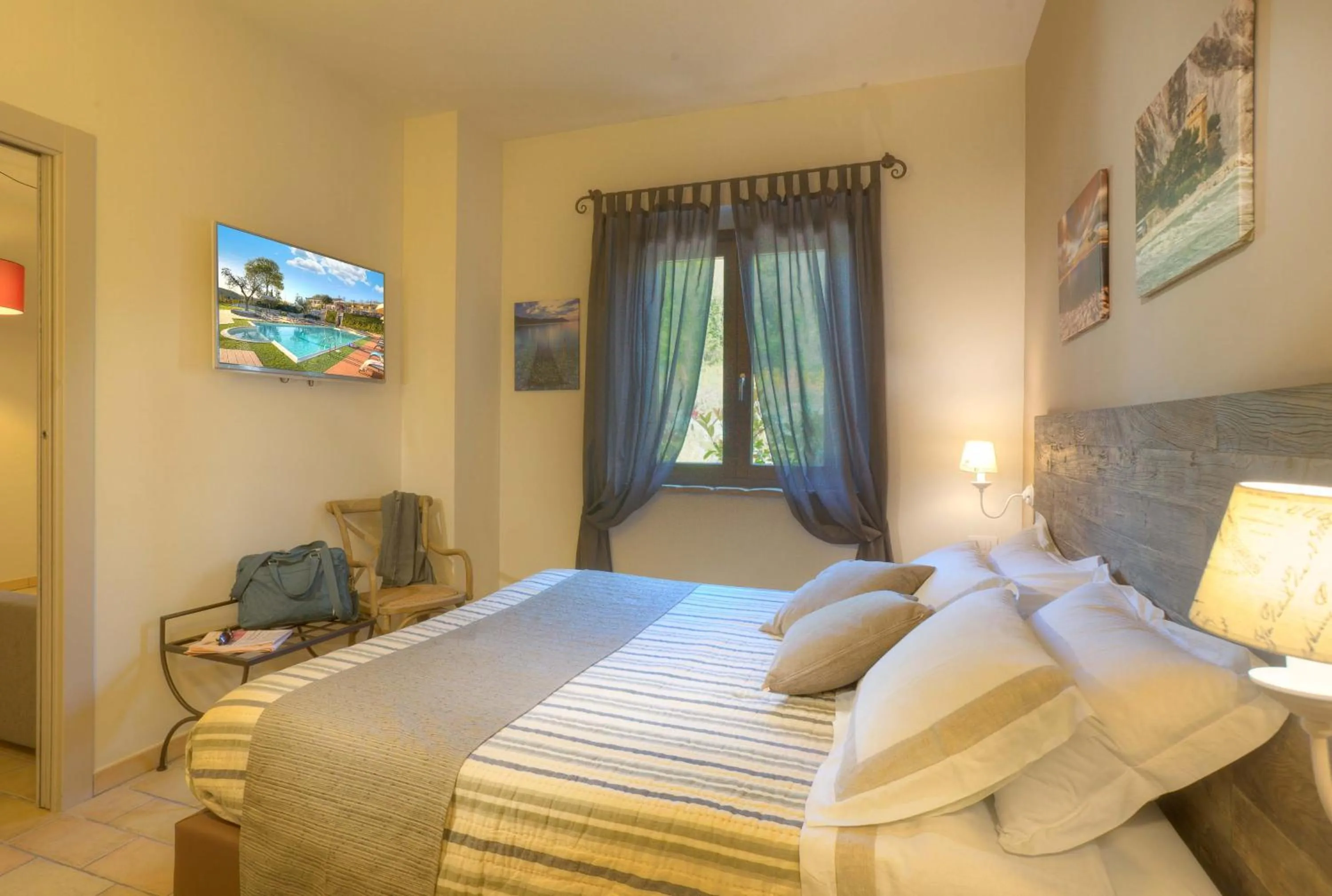 Bed in Villa Gens Camuria