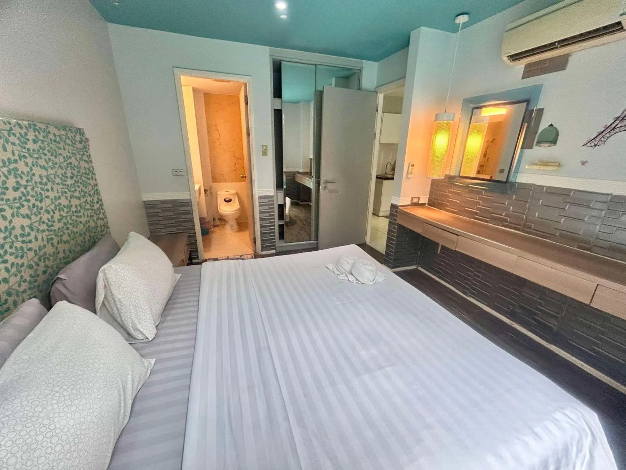 Bed in Atlantic Condo Resort Pattaya by Panisara