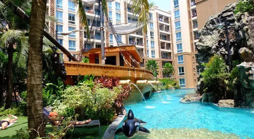 Swimming pool in Atlantic Condo Resort Pattaya by Panisara Swimming pool in Atlantic Condo Resort Pattaya by Panisara