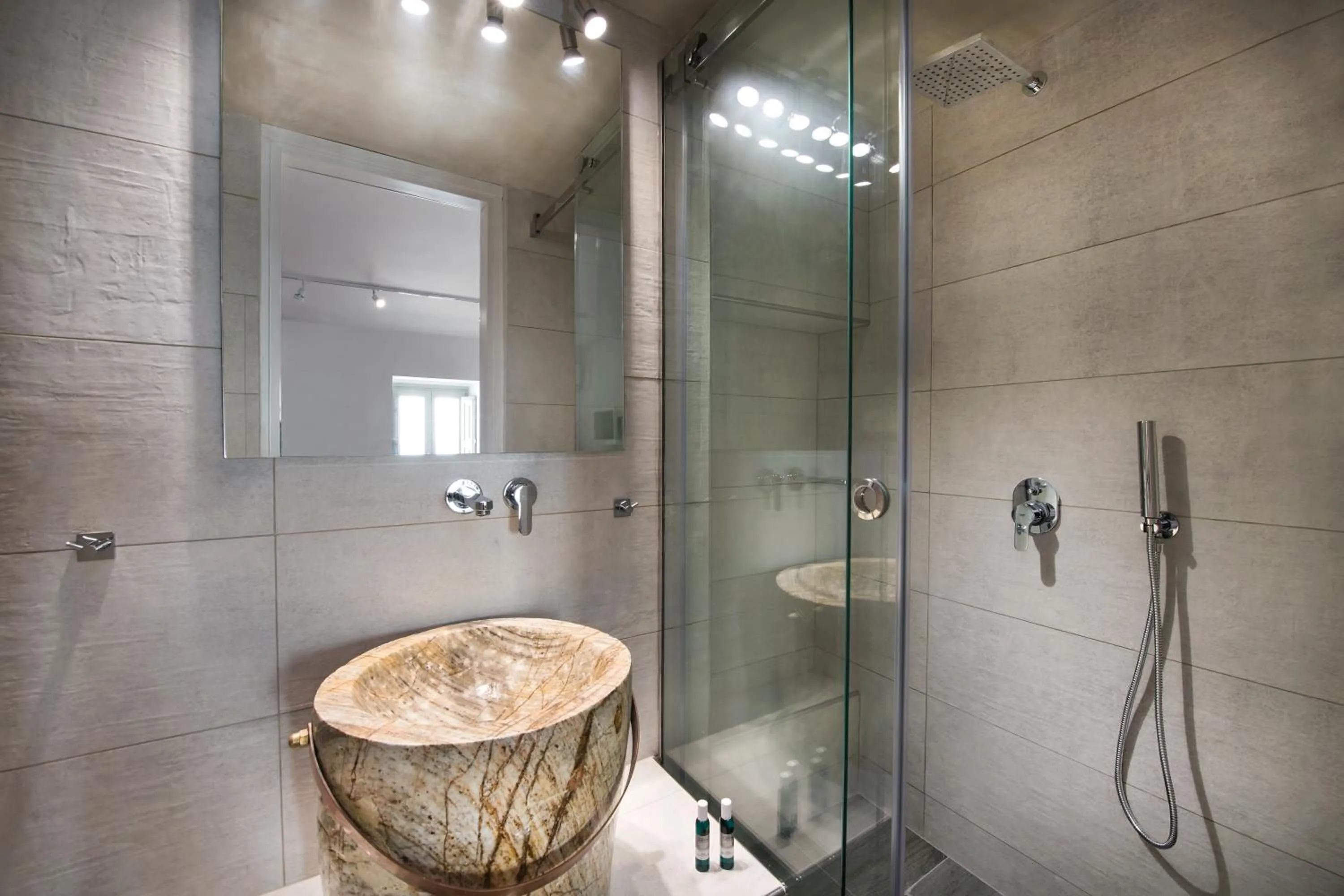 Bathroom in Hotel Thireas