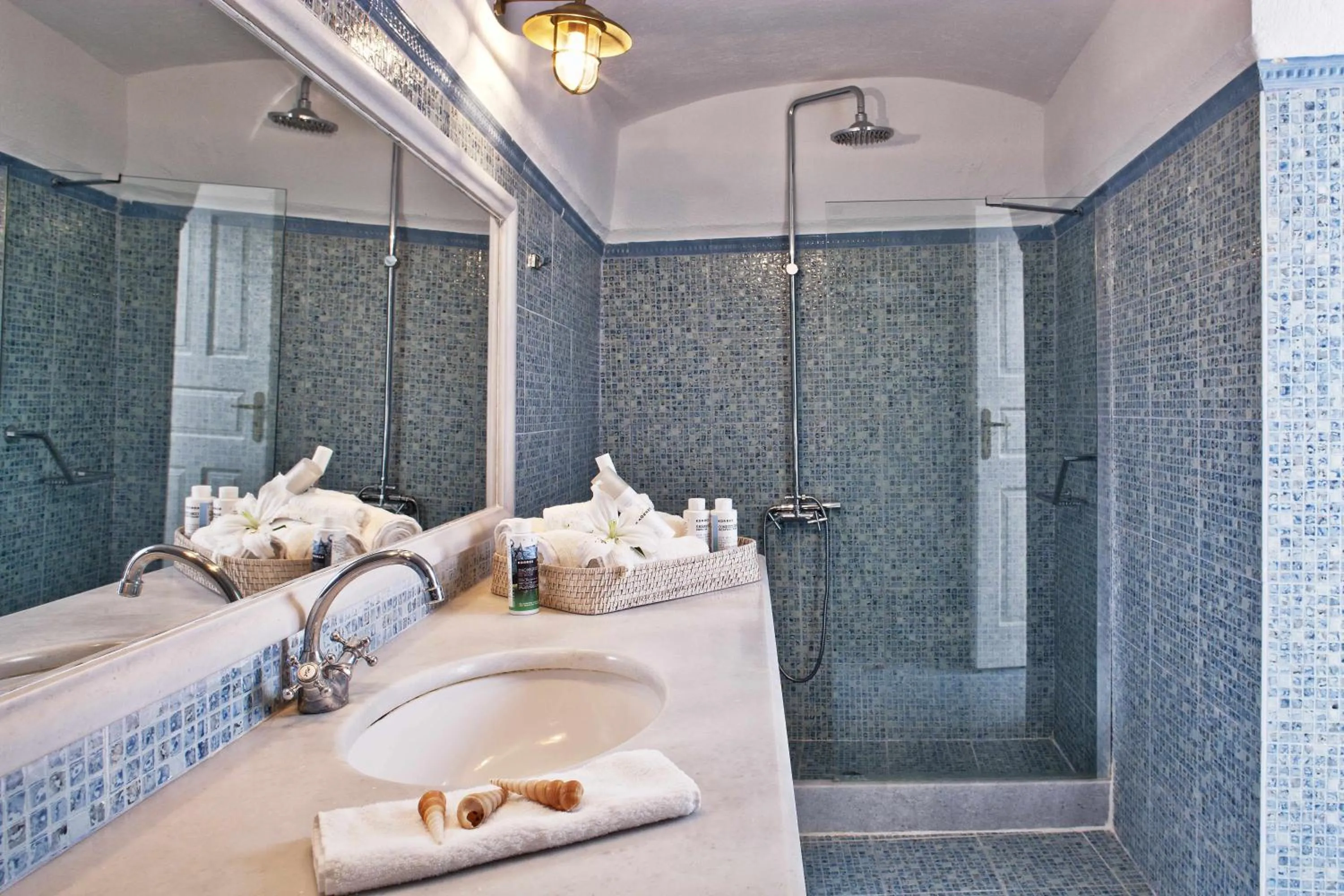 Bathroom in Hotel Thireas