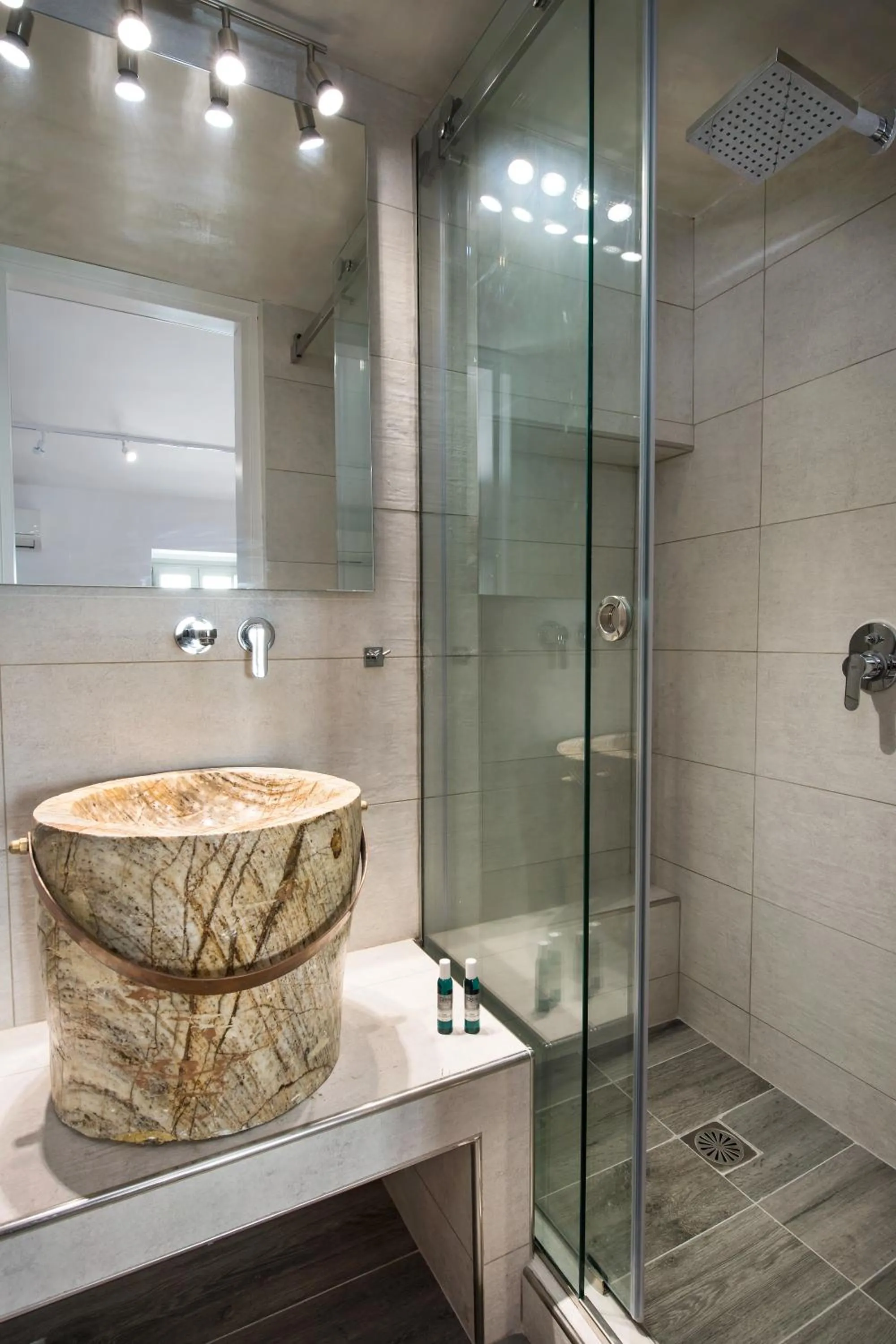 Bathroom in Hotel Thireas