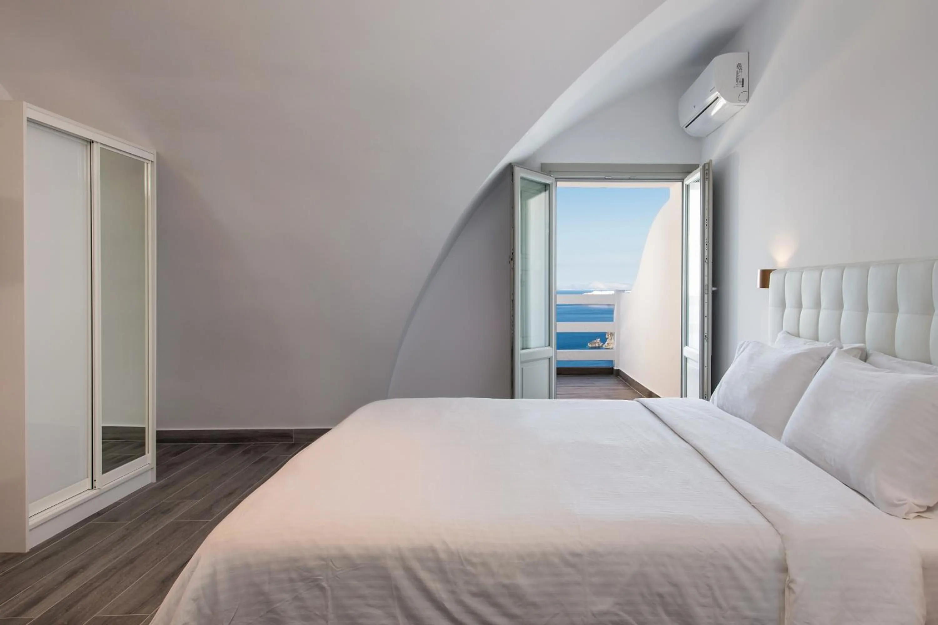 Bedroom, Bed in Hotel Thireas