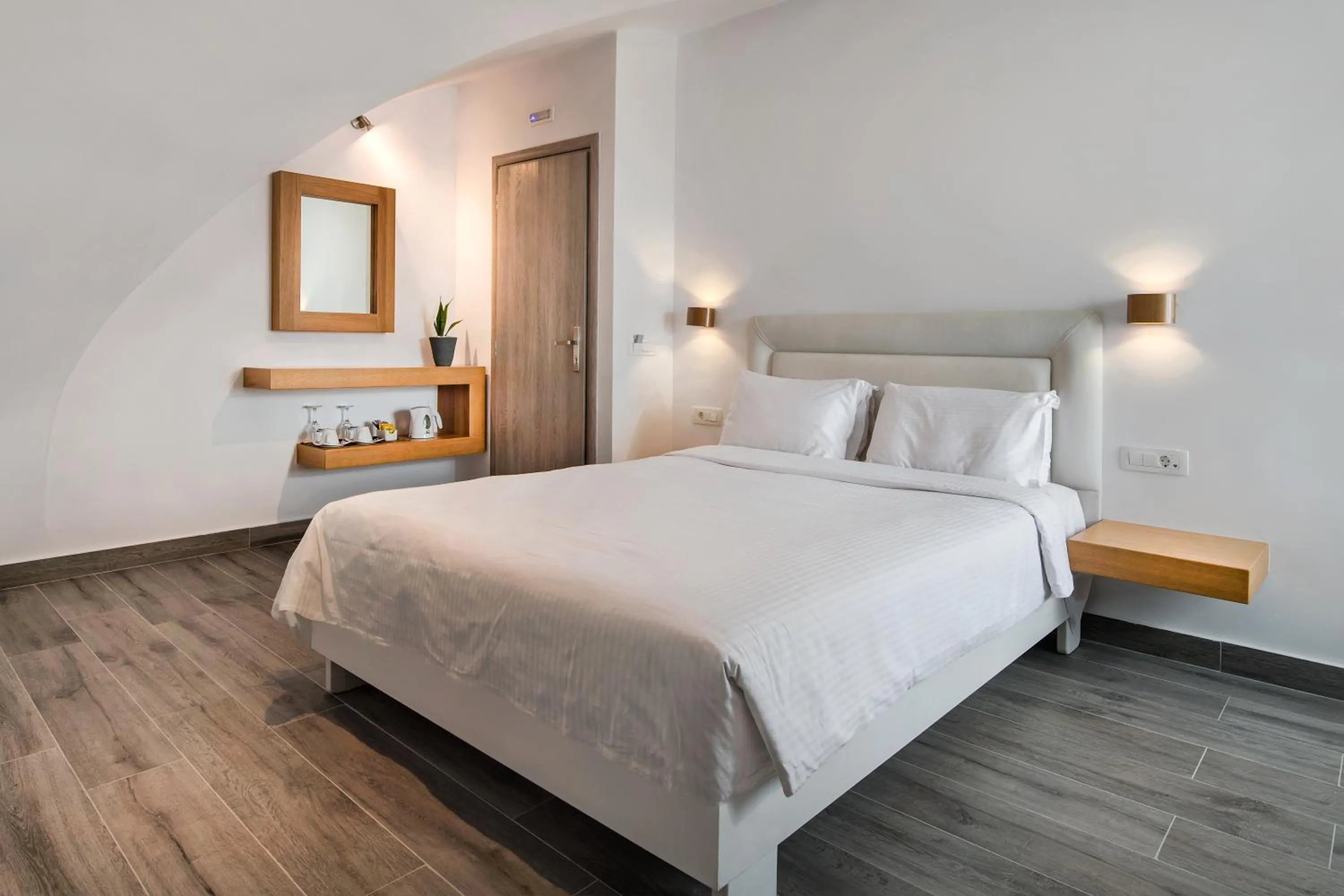 Bedroom, Bed in Hotel Thireas