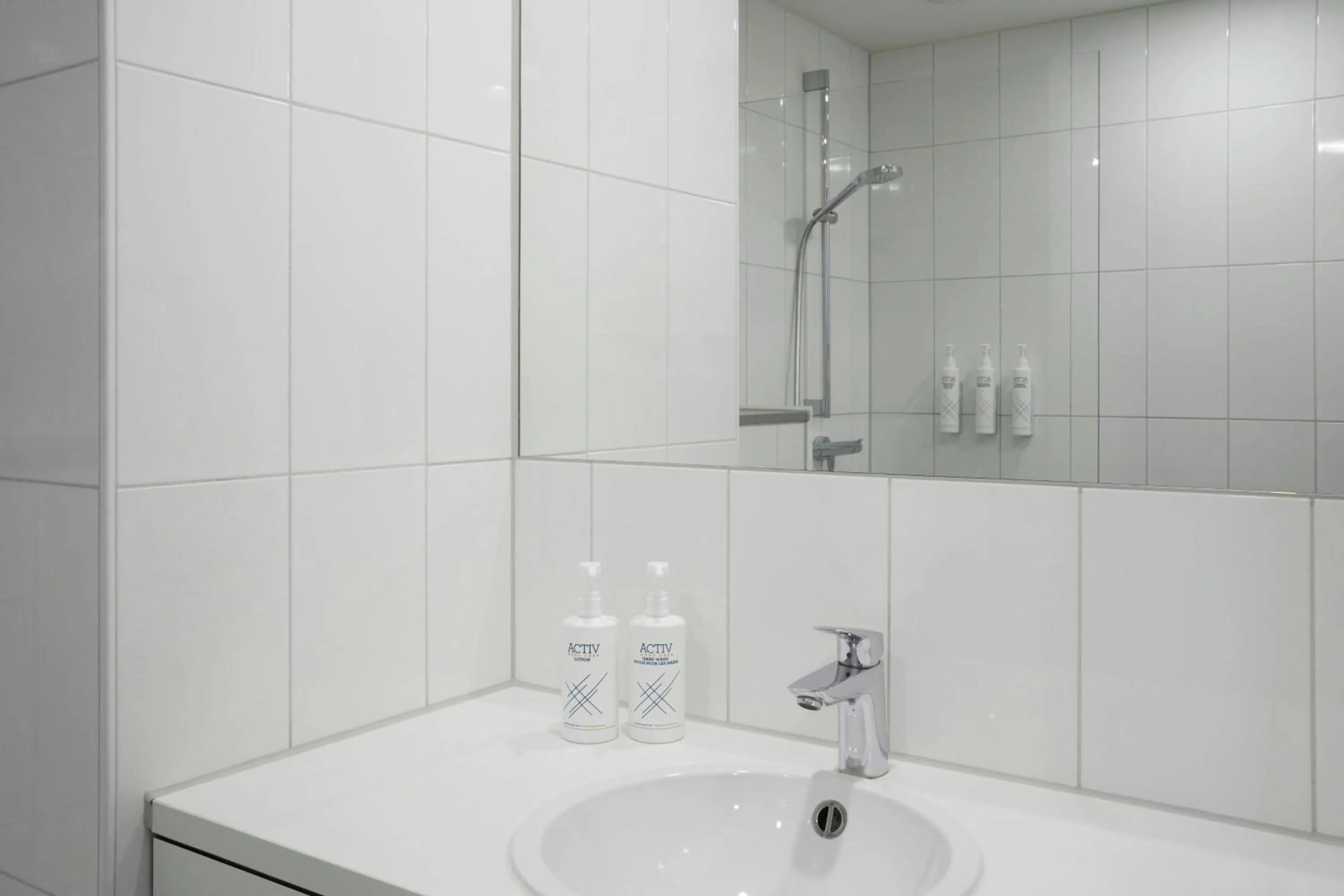 Bathroom in Four Points Flex by Sheraton Essen