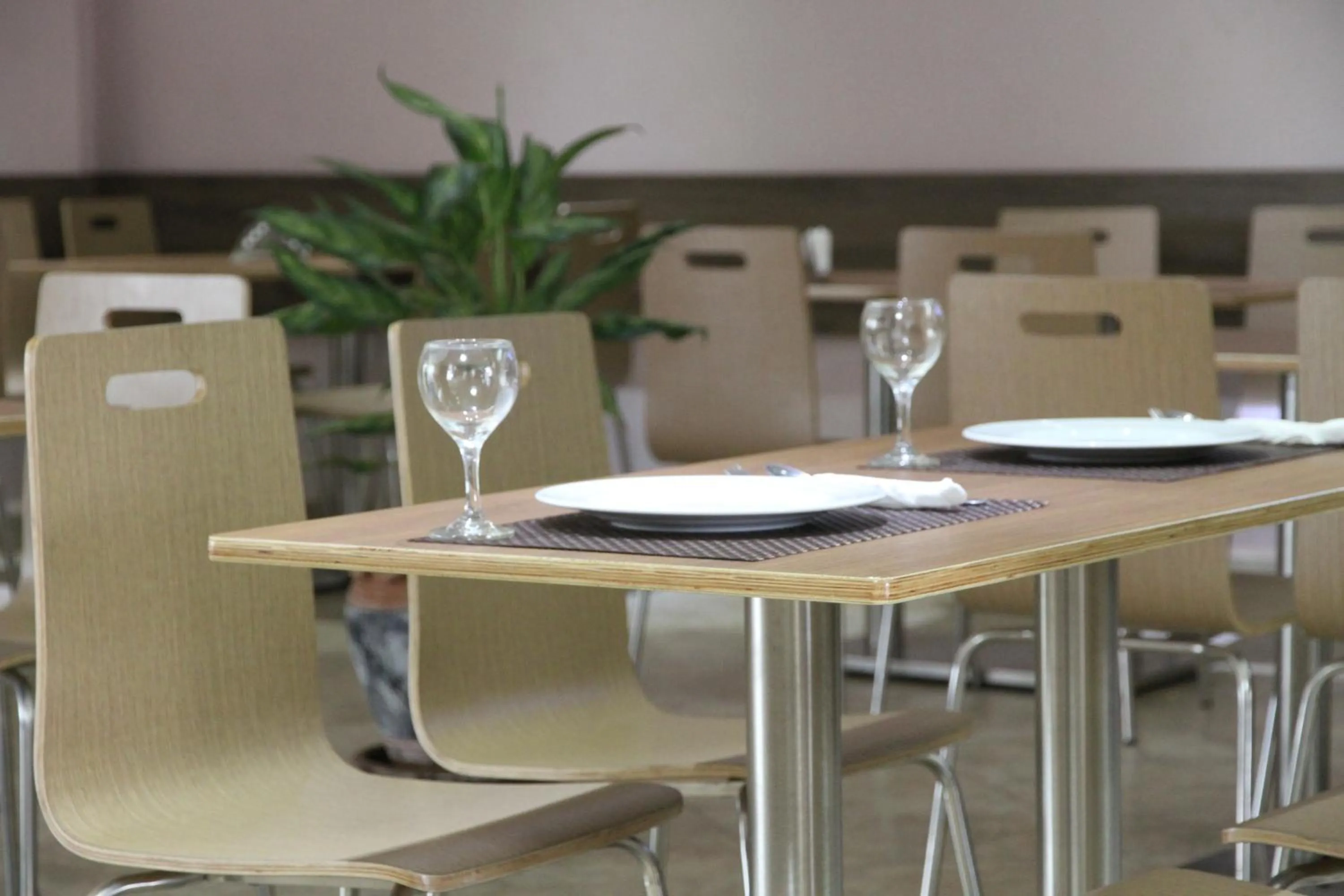 Restaurant/places to eat in Namayiba Park Hotel Kampala