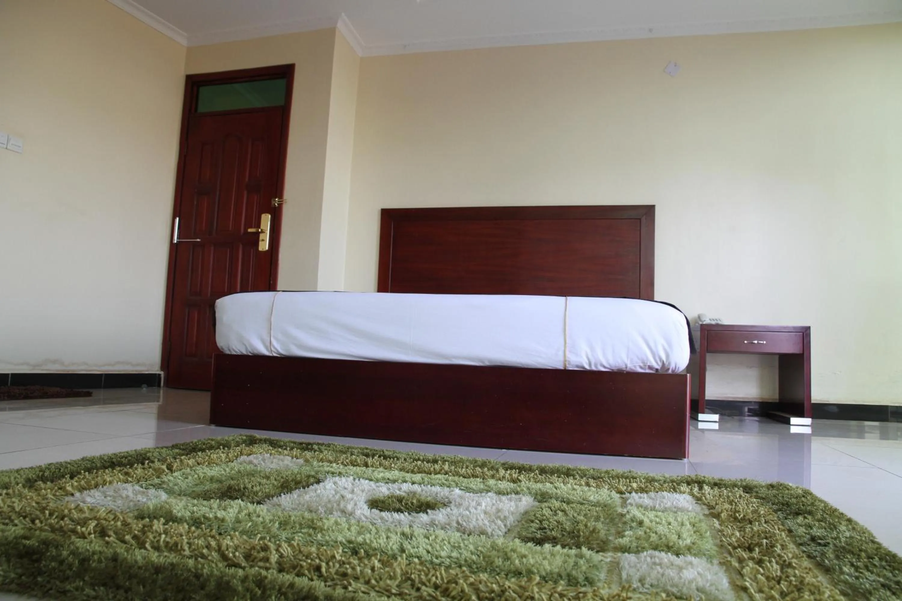 Bed in Namayiba Park Hotel Kampala