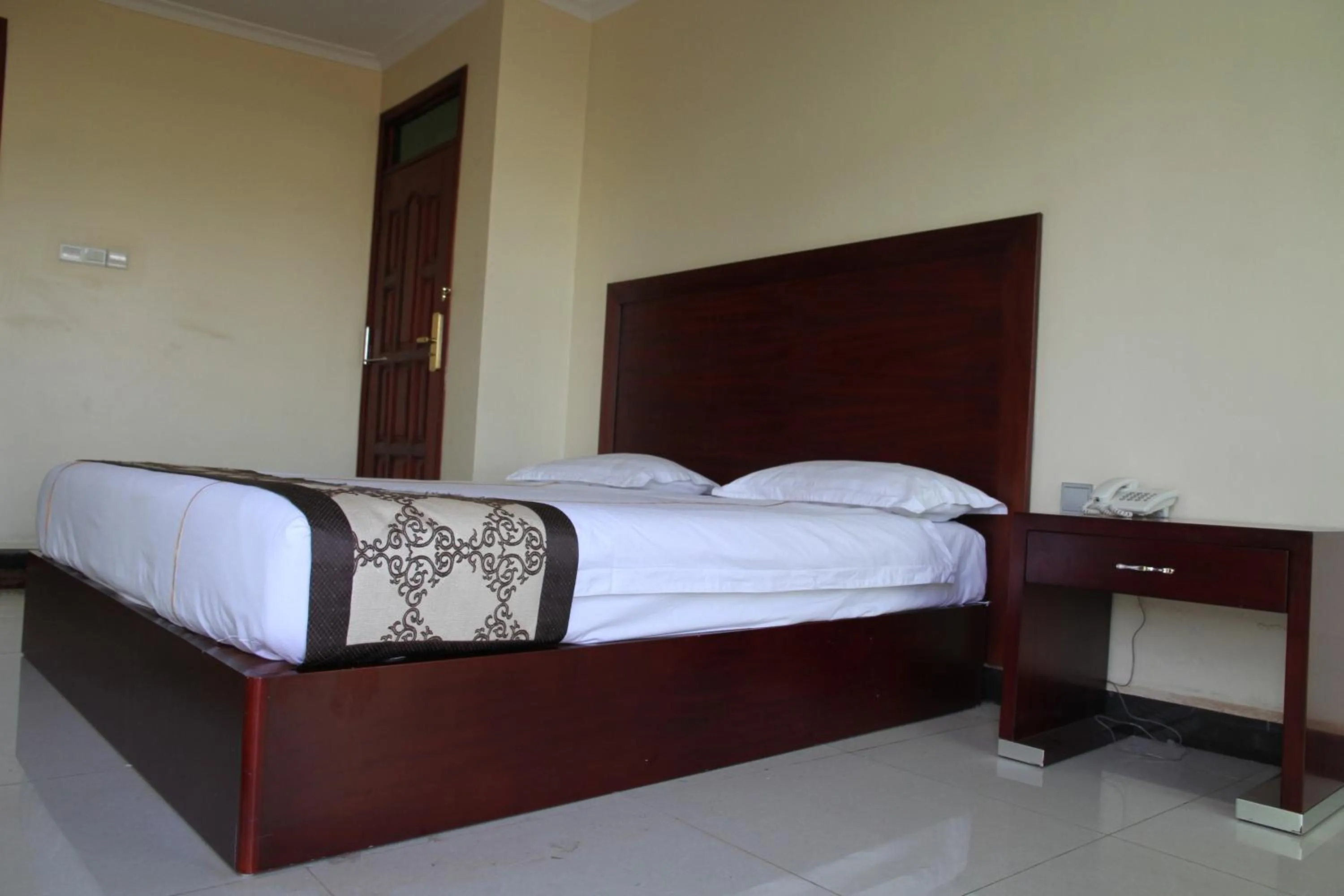 Bed in Namayiba Park Hotel Kampala