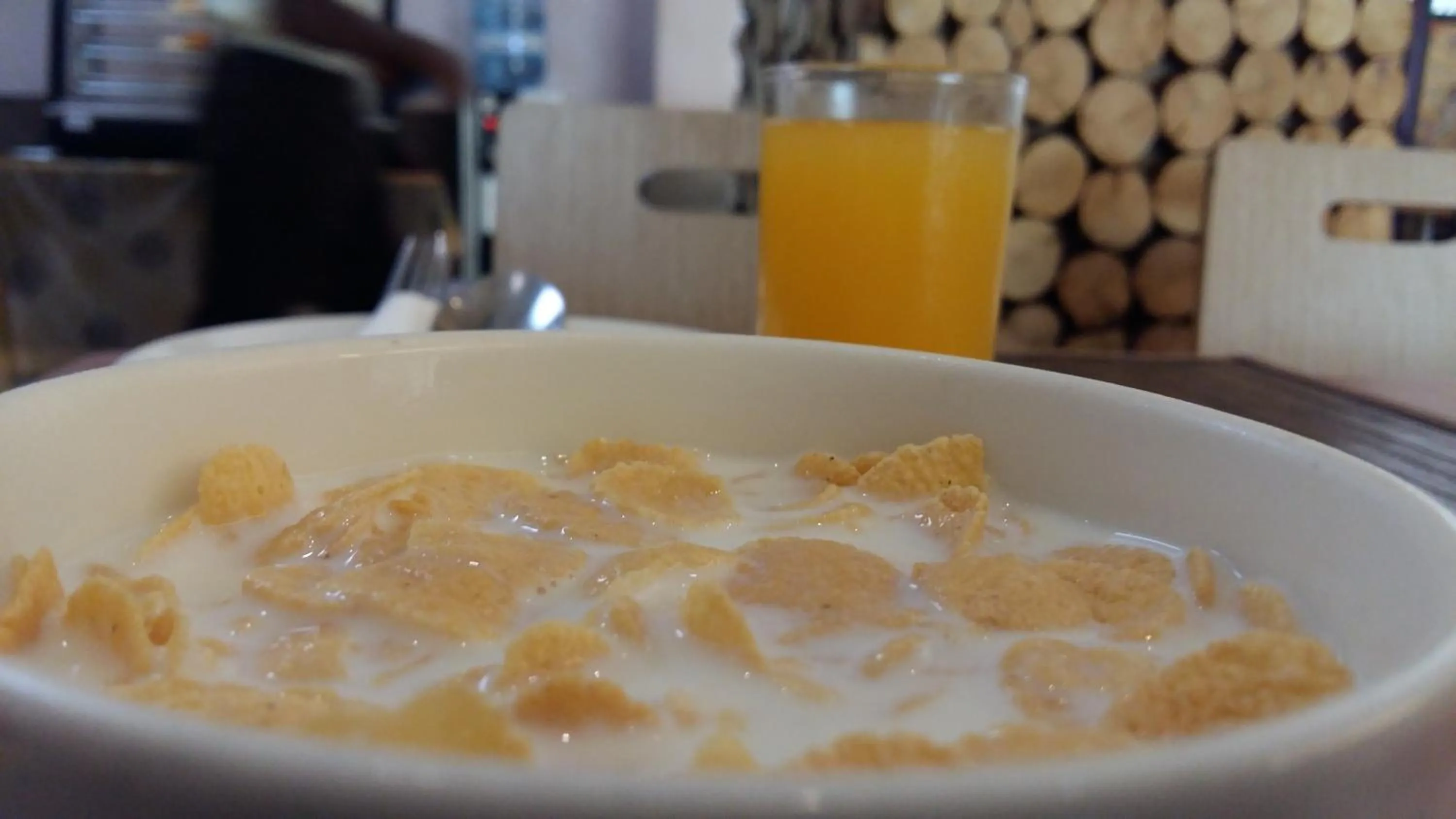 Food and drinks in Namayiba Park Hotel Kampala