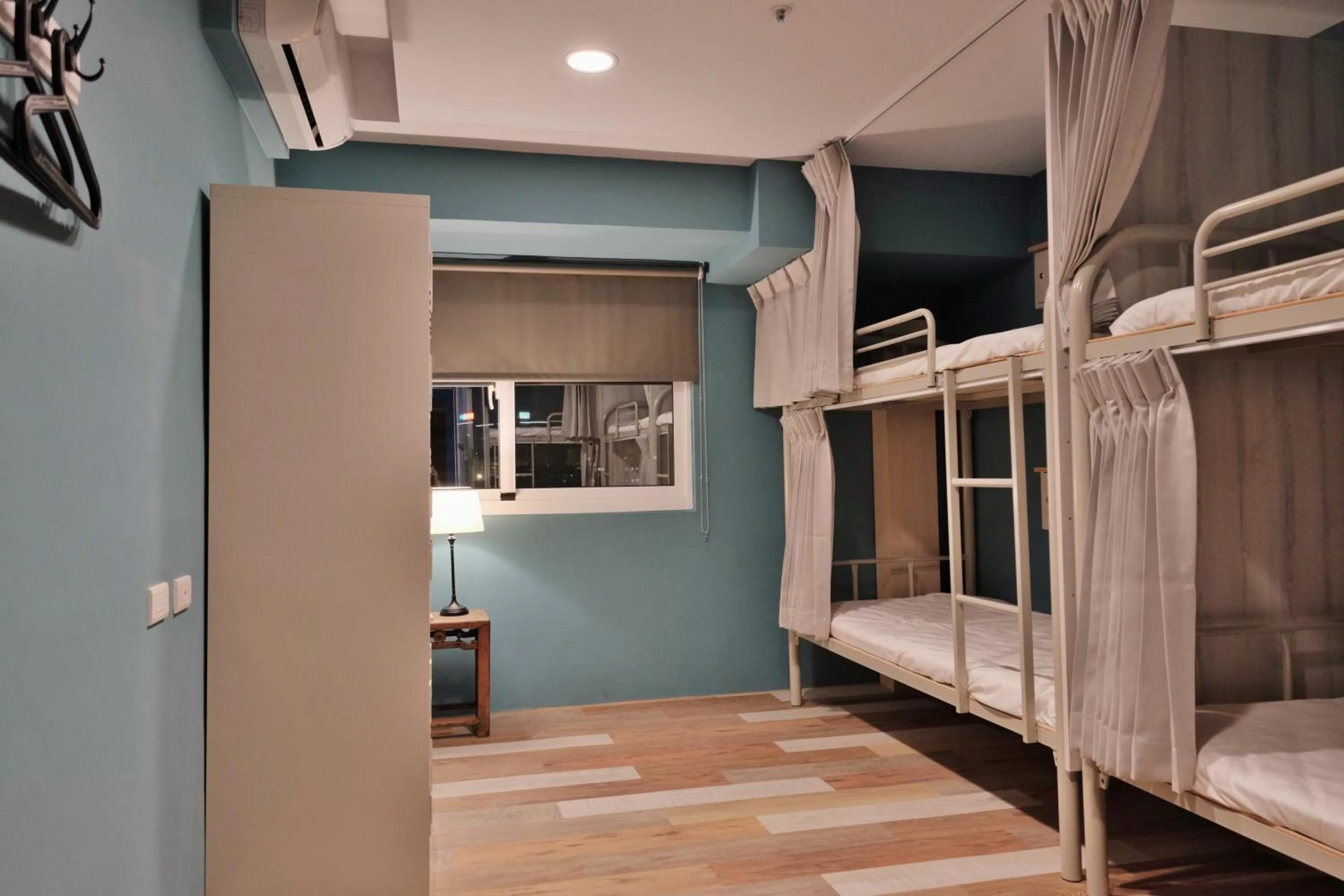 bunk bed, Bed in Happy Inn