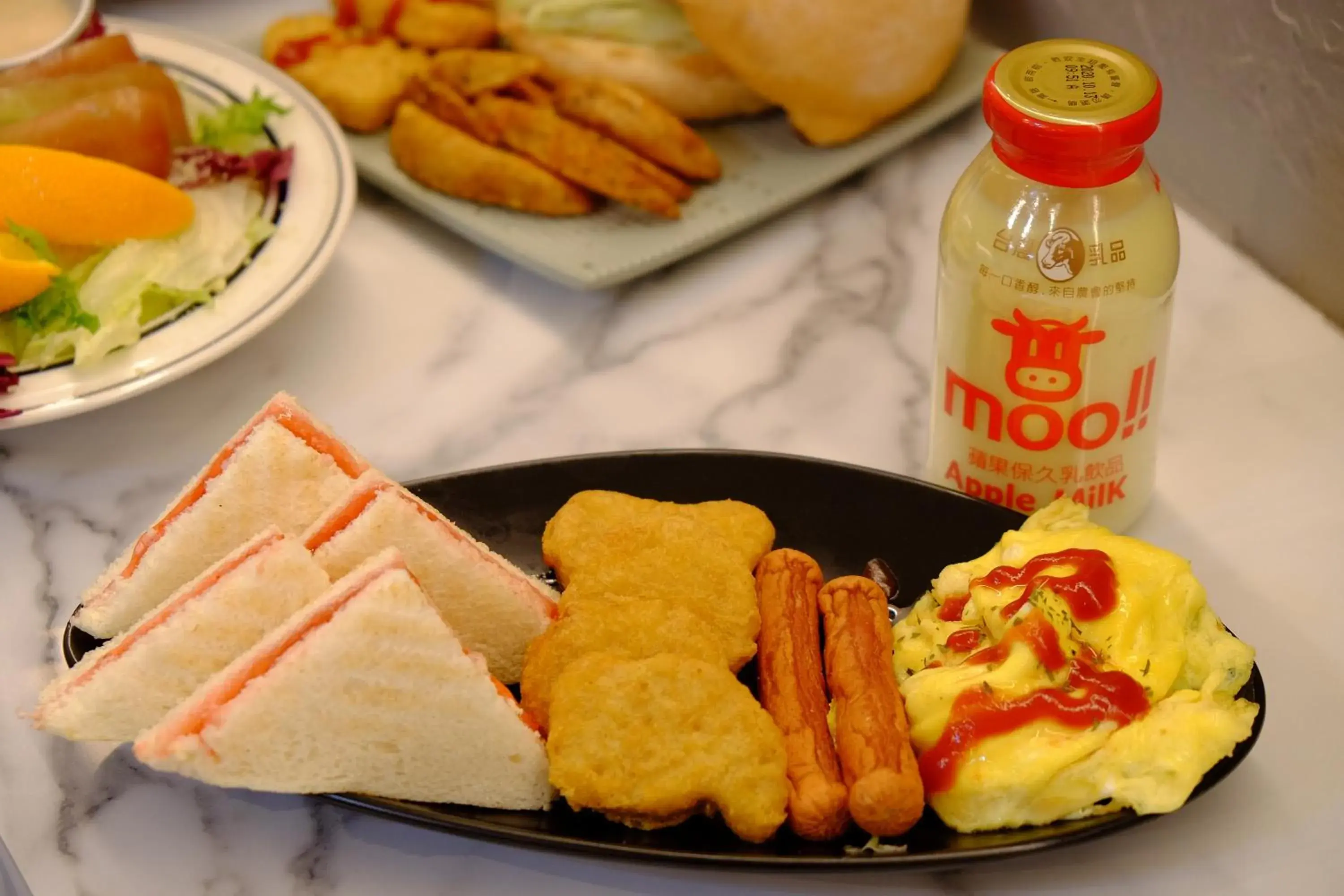 Food and drinks in Happy Inn Food and drinks in Happy Inn