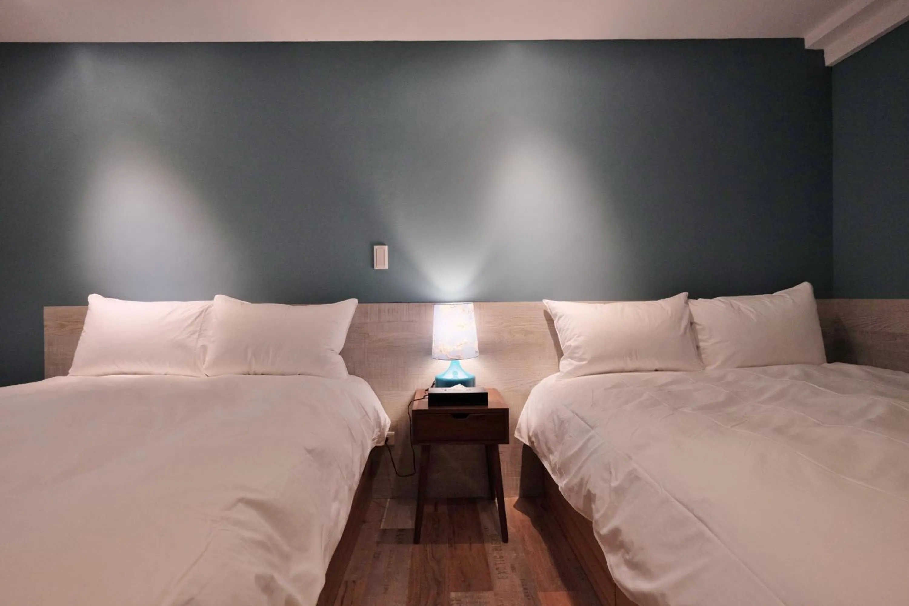 Photo of the whole room, Bed in Happy Inn