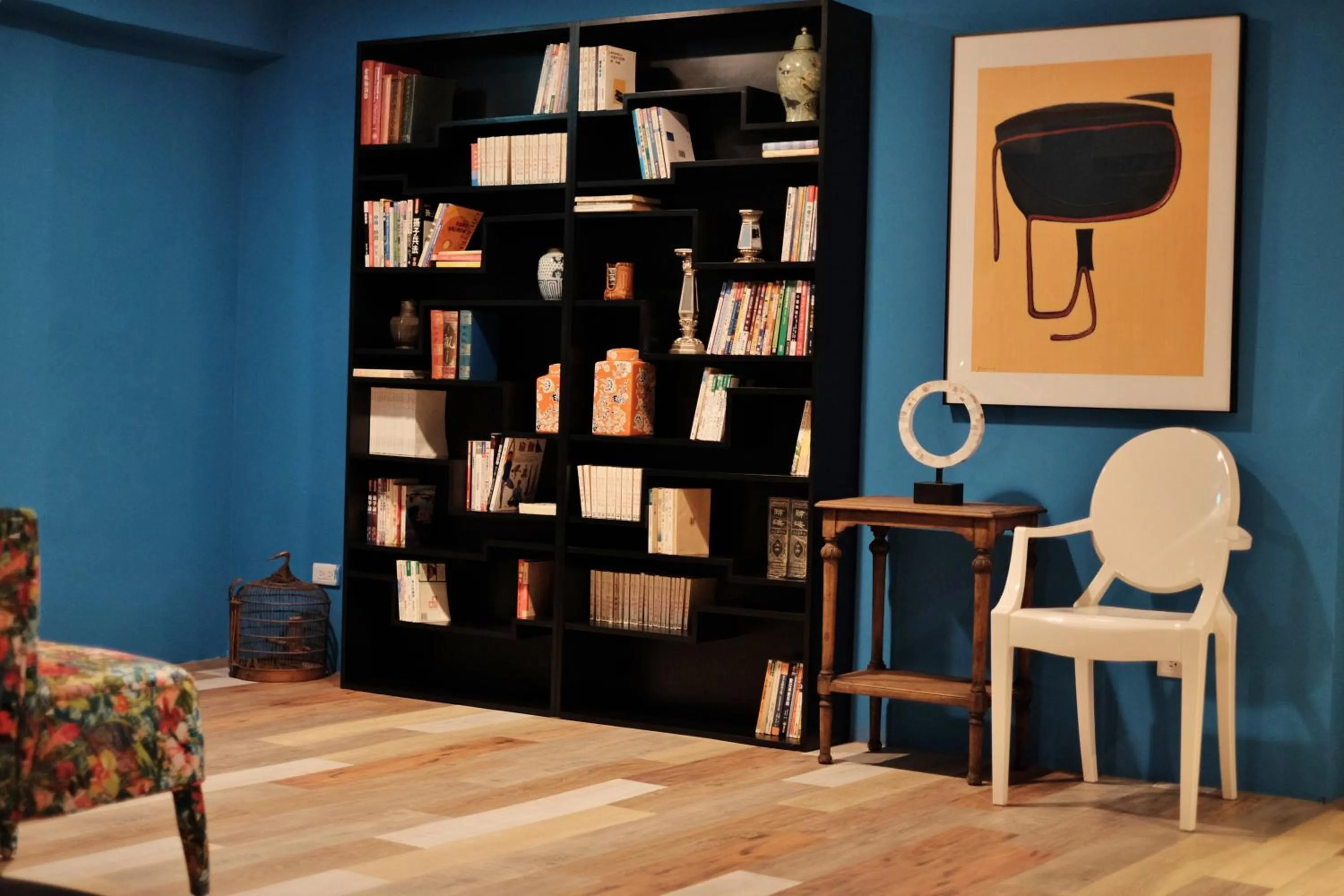 Decorative detail in Happy Inn