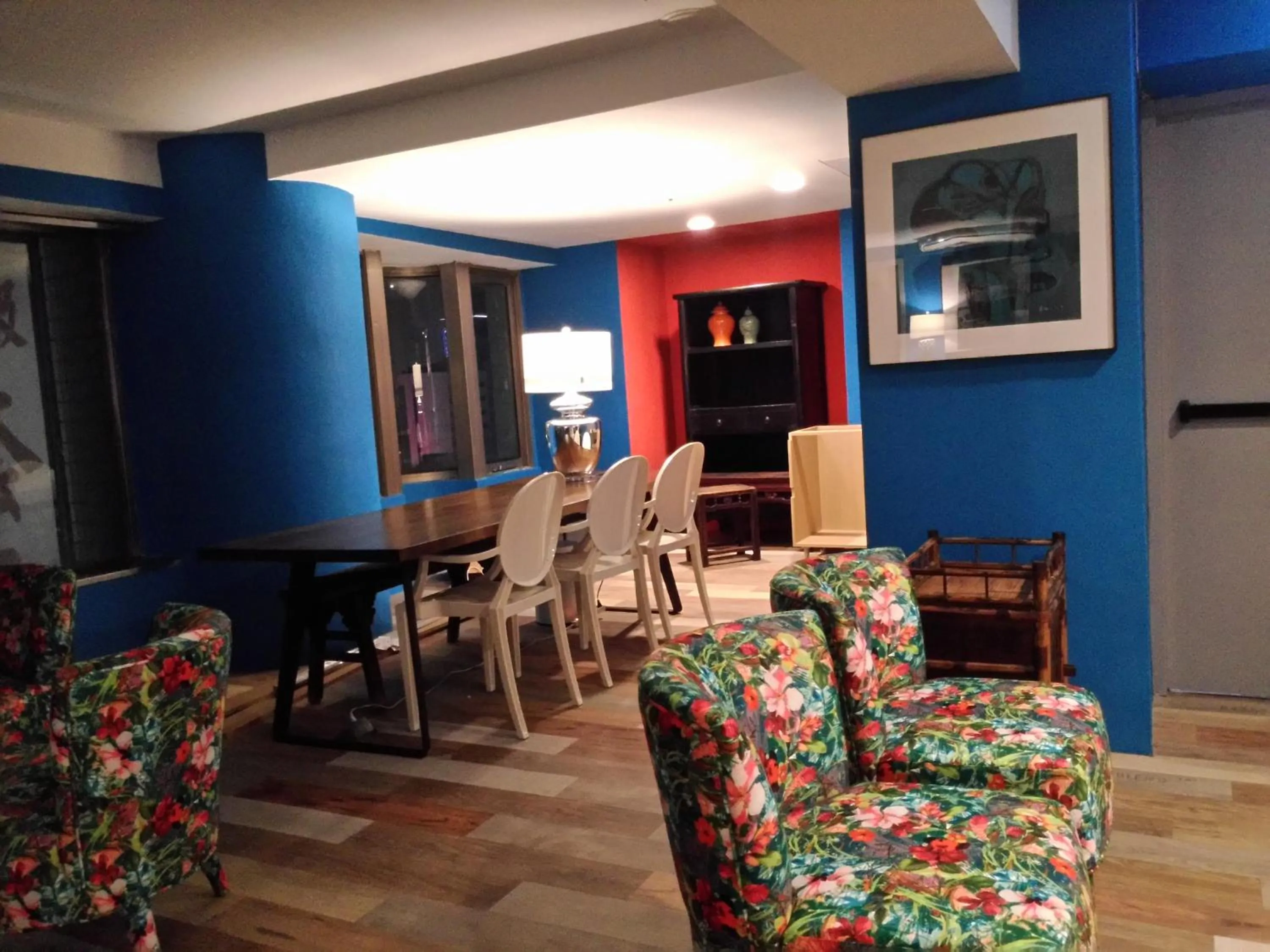 Decorative detail in Happy Inn