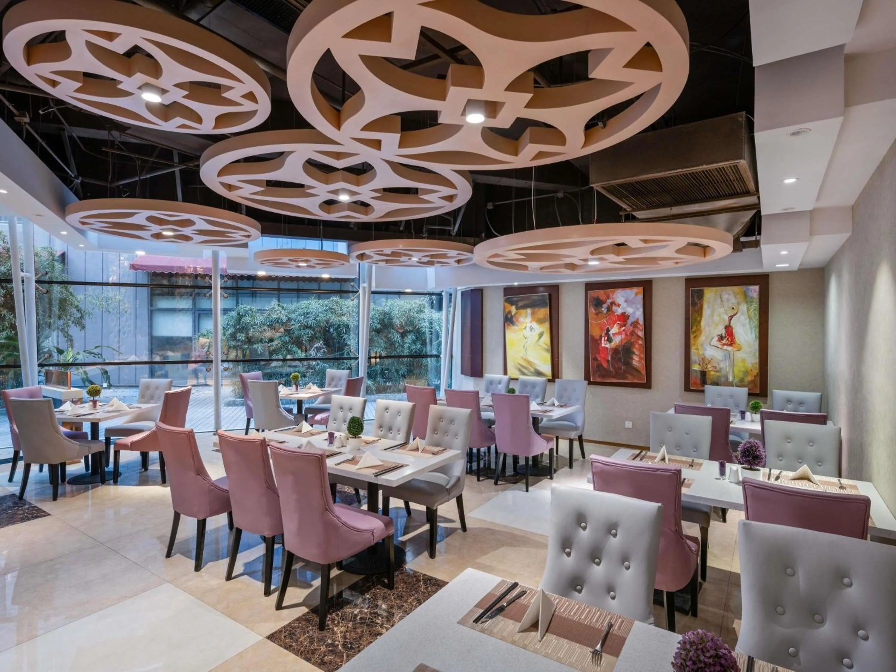 Restaurant/places to eat in Mercure Beijing Downtown