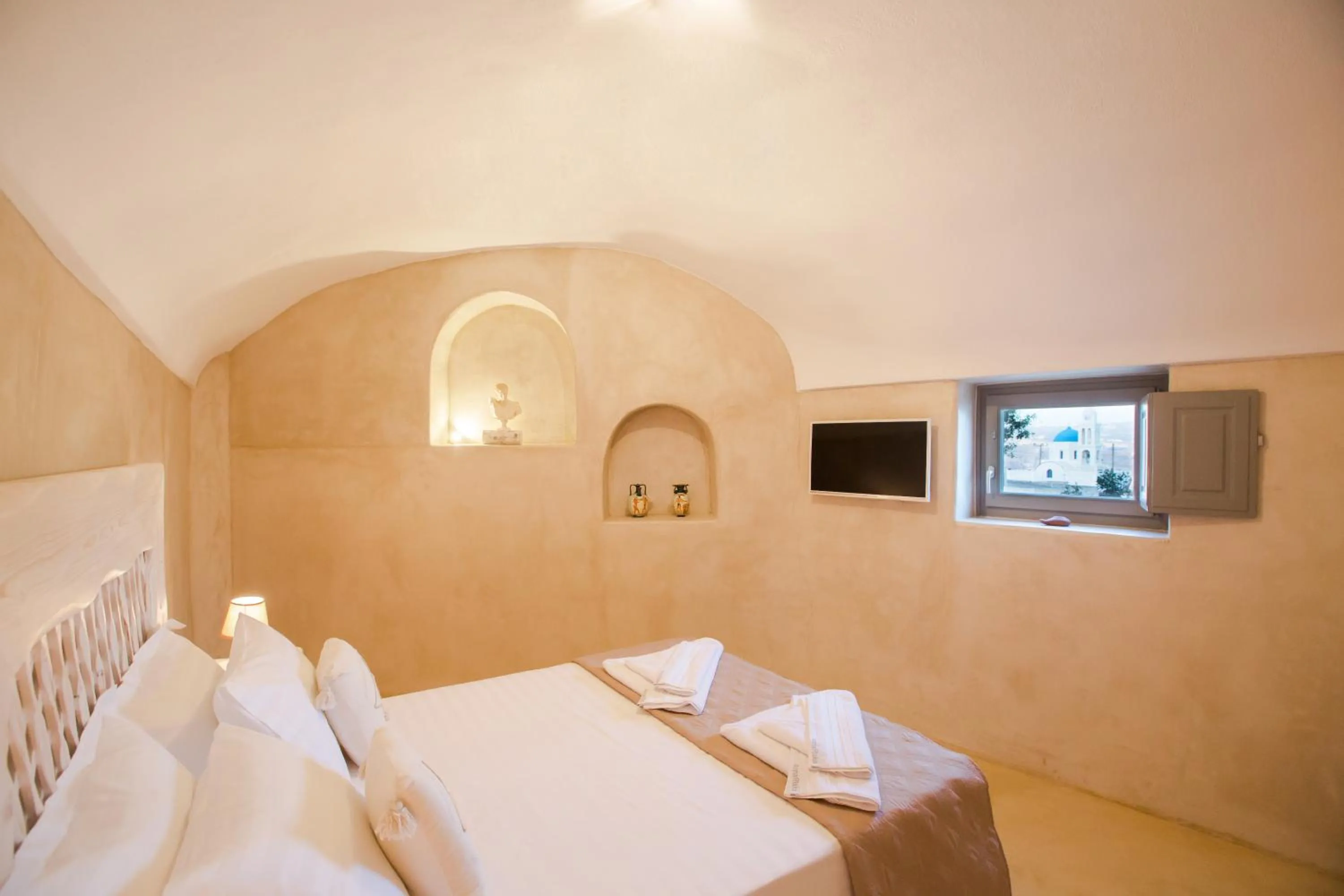 Bedroom, Bed in Love Nest with hot tub, hammam & outdoor cinema