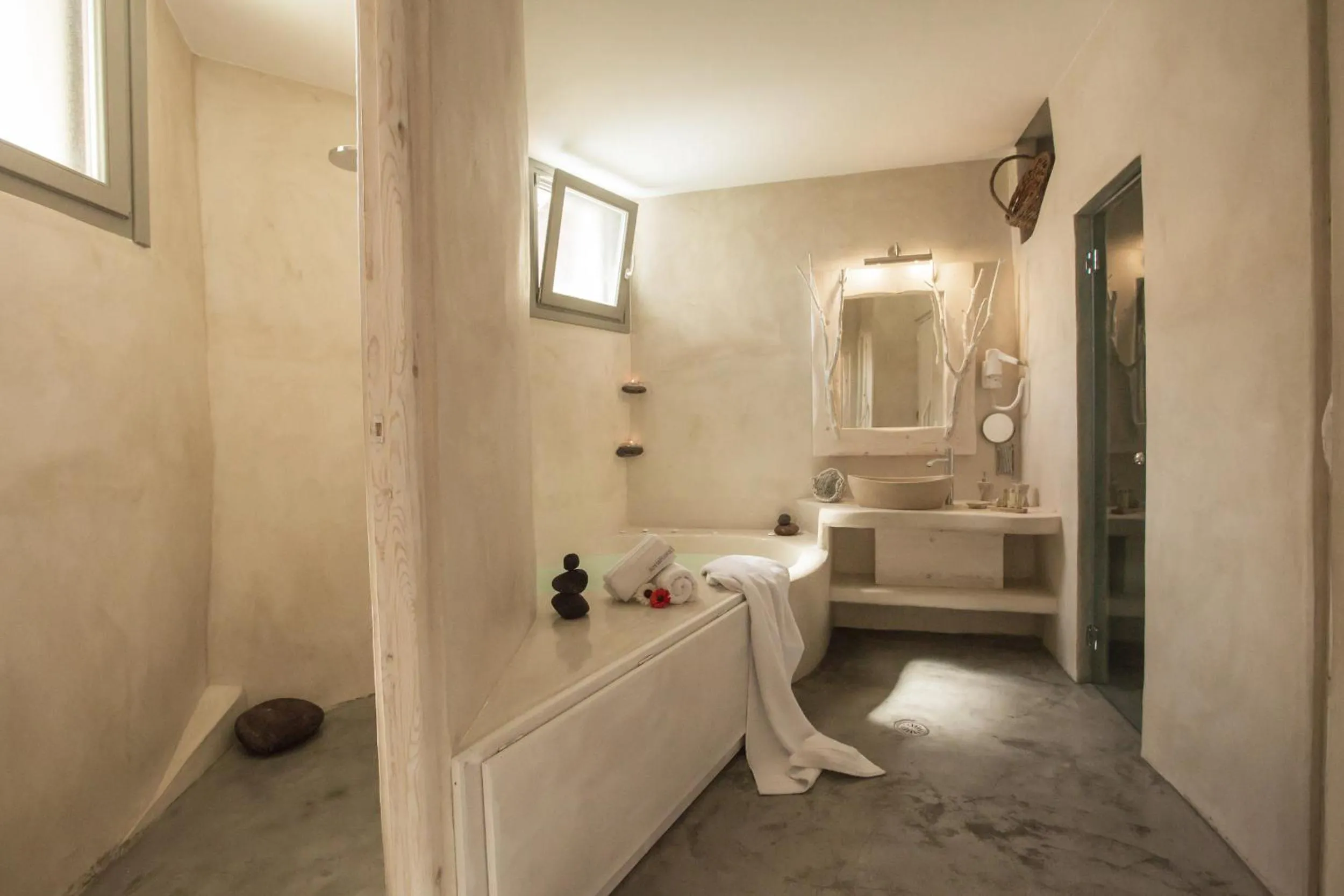 Hot Tub in Love Nest with hot tub, hammam & outdoor cinema