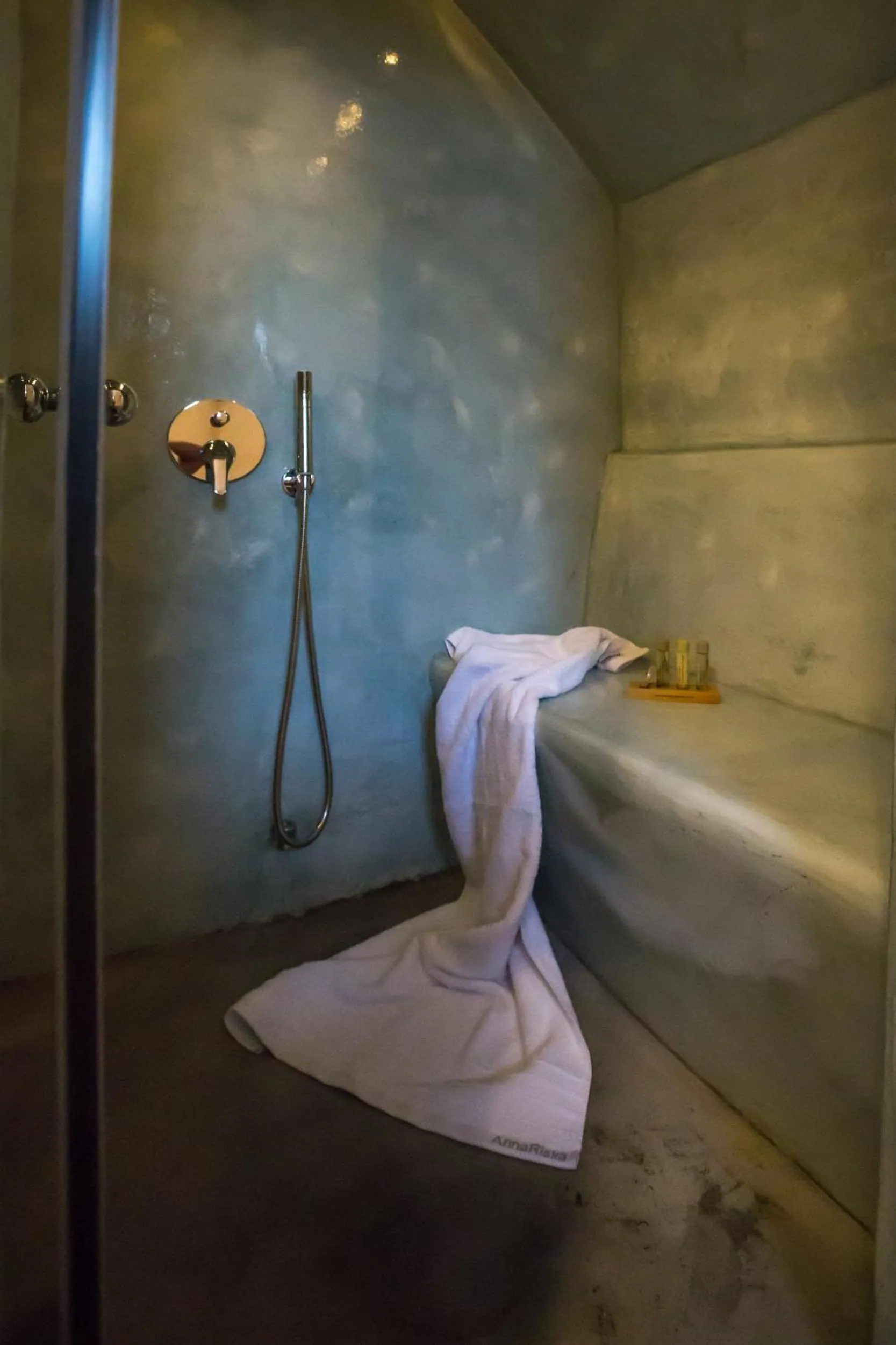 Spa and wellness centre/facilities in Love Nest with hot tub, hammam & outdoor cinema