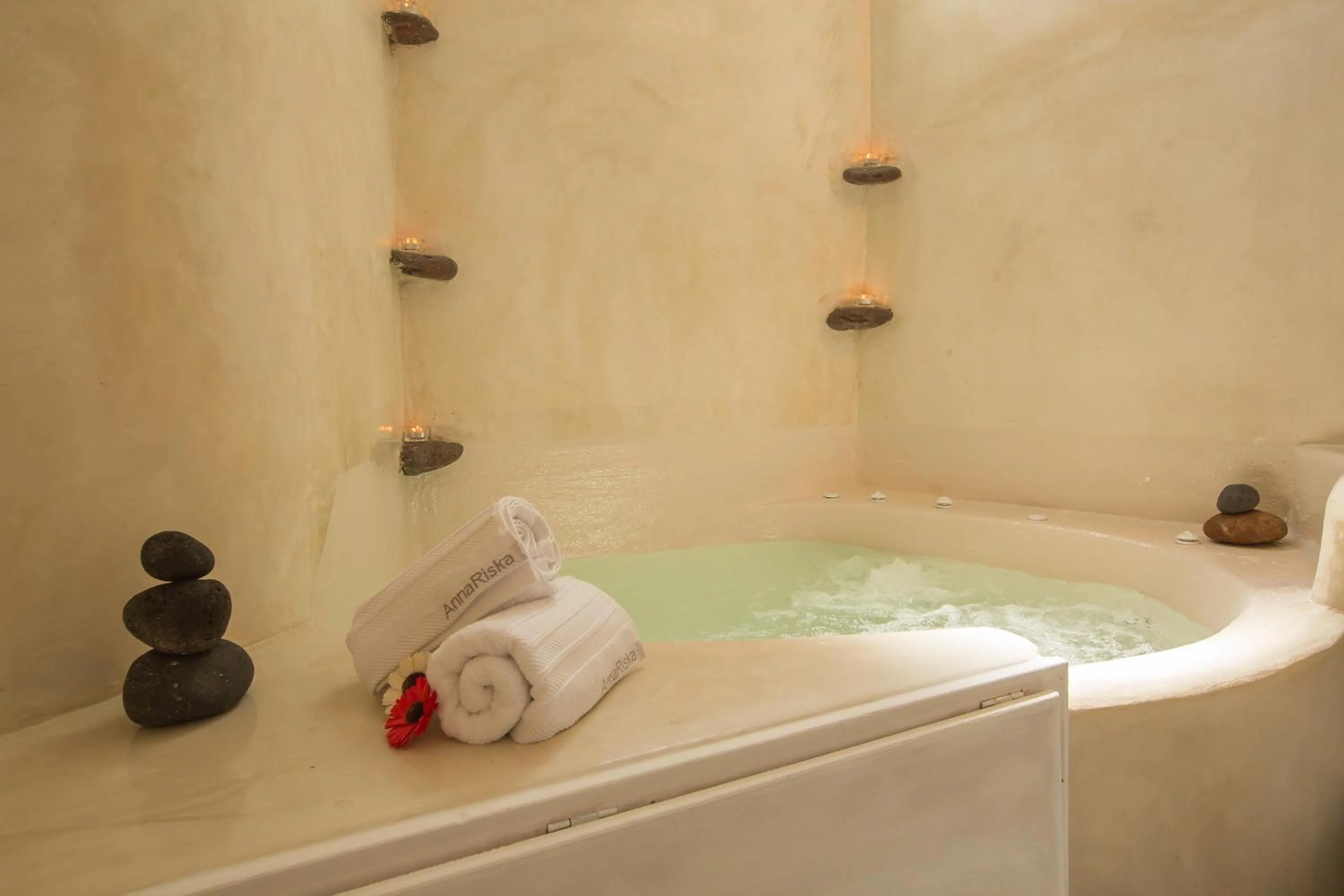 Hot Tub in Love Nest with hot tub, hammam & outdoor cinema