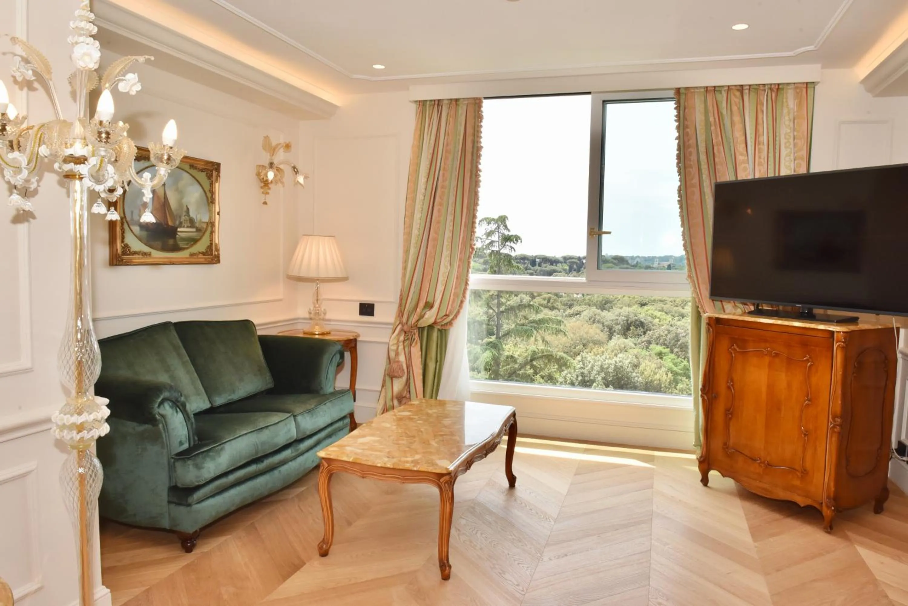 Communal lounge/ TV room in Parco dei Principi Grand Hotel & SPA