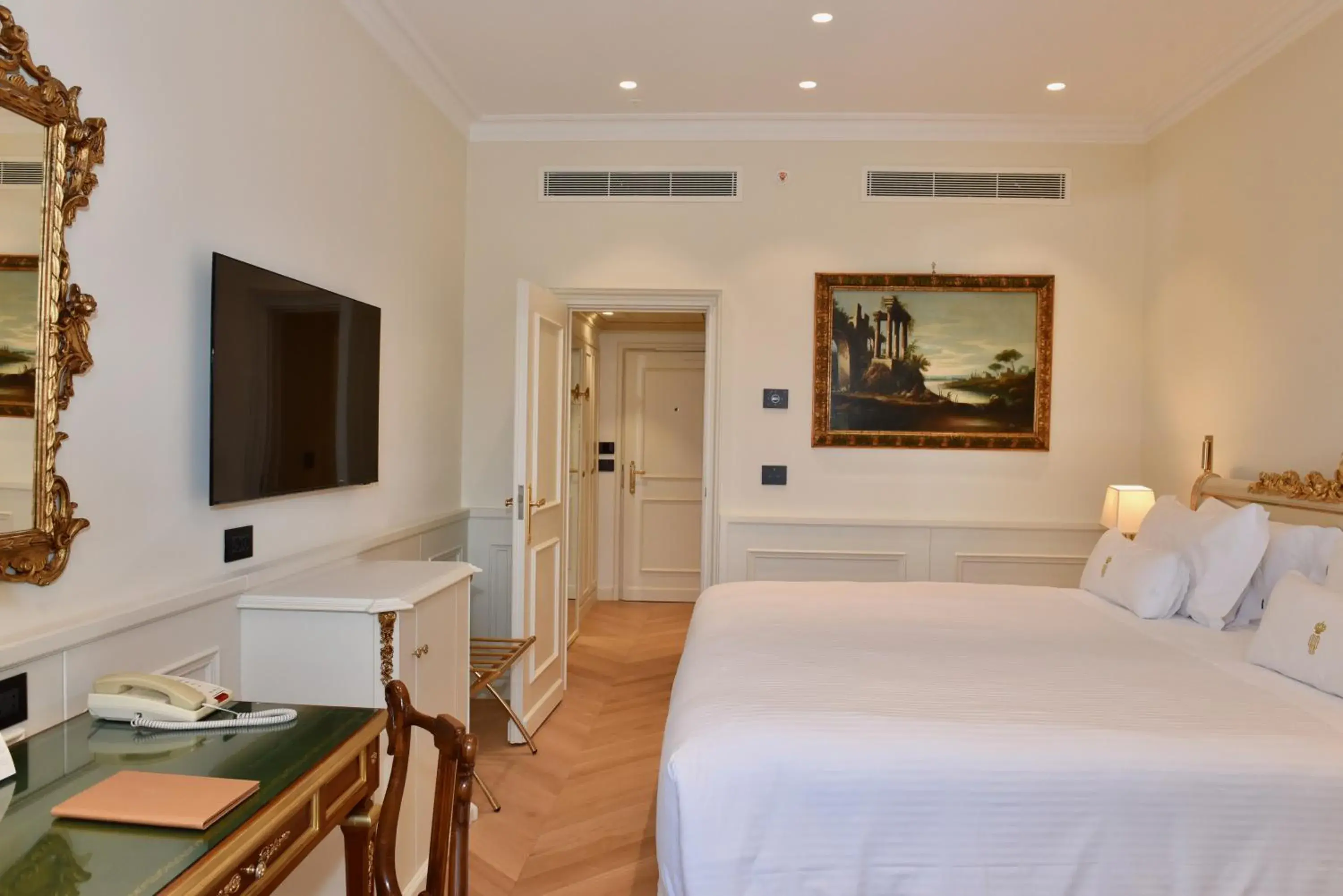 Bed in Parco dei Principi Grand Hotel & SPA Bed in Parco dei Principi Grand Hotel & SPA