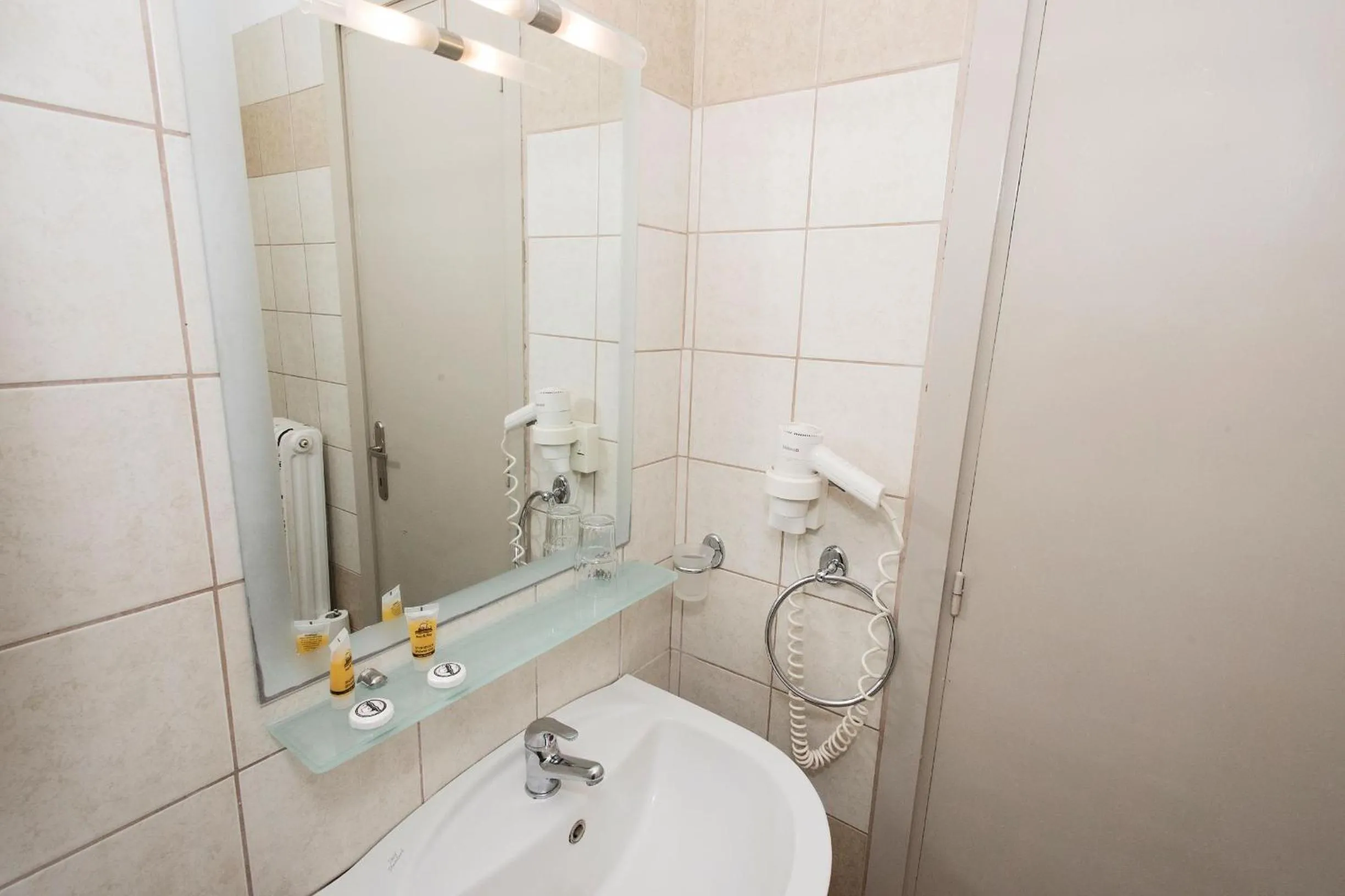 Photo of the whole room in Hotel Alexandros