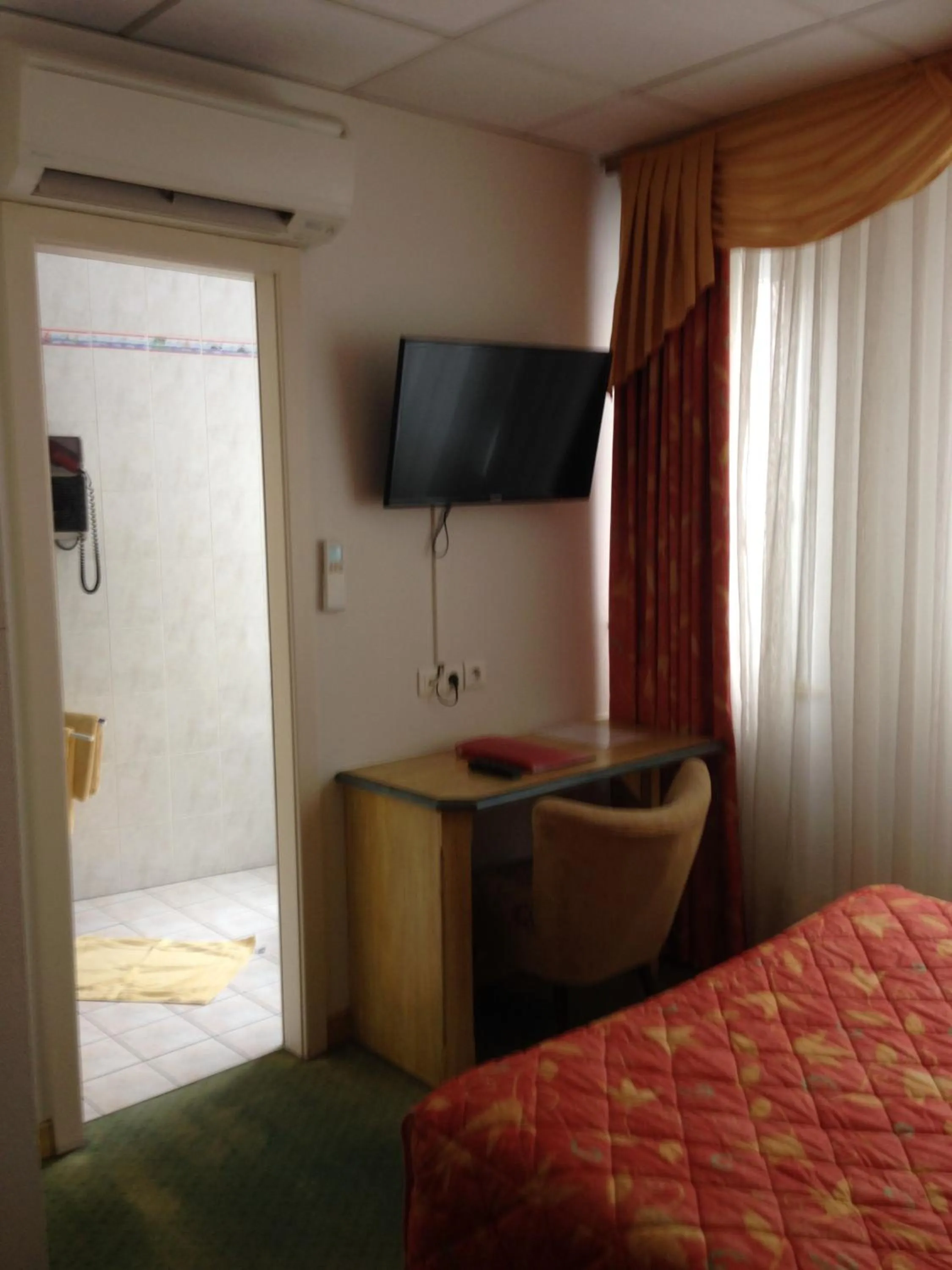 Decorative detail, TV/Entertainment Center in Hotel Union