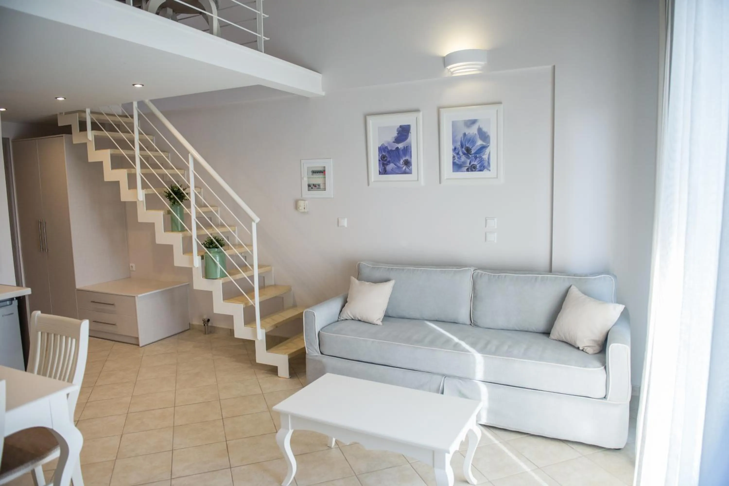 Communal lounge/ TV room in Lefkadio